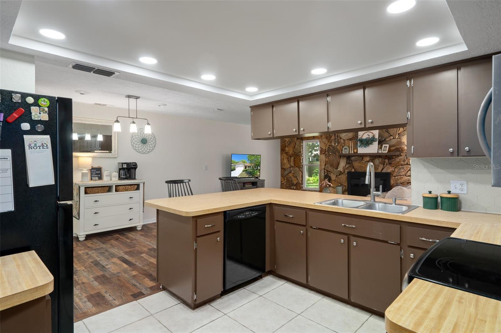 Image 16 of 28 For 7807 Duck Pond Court