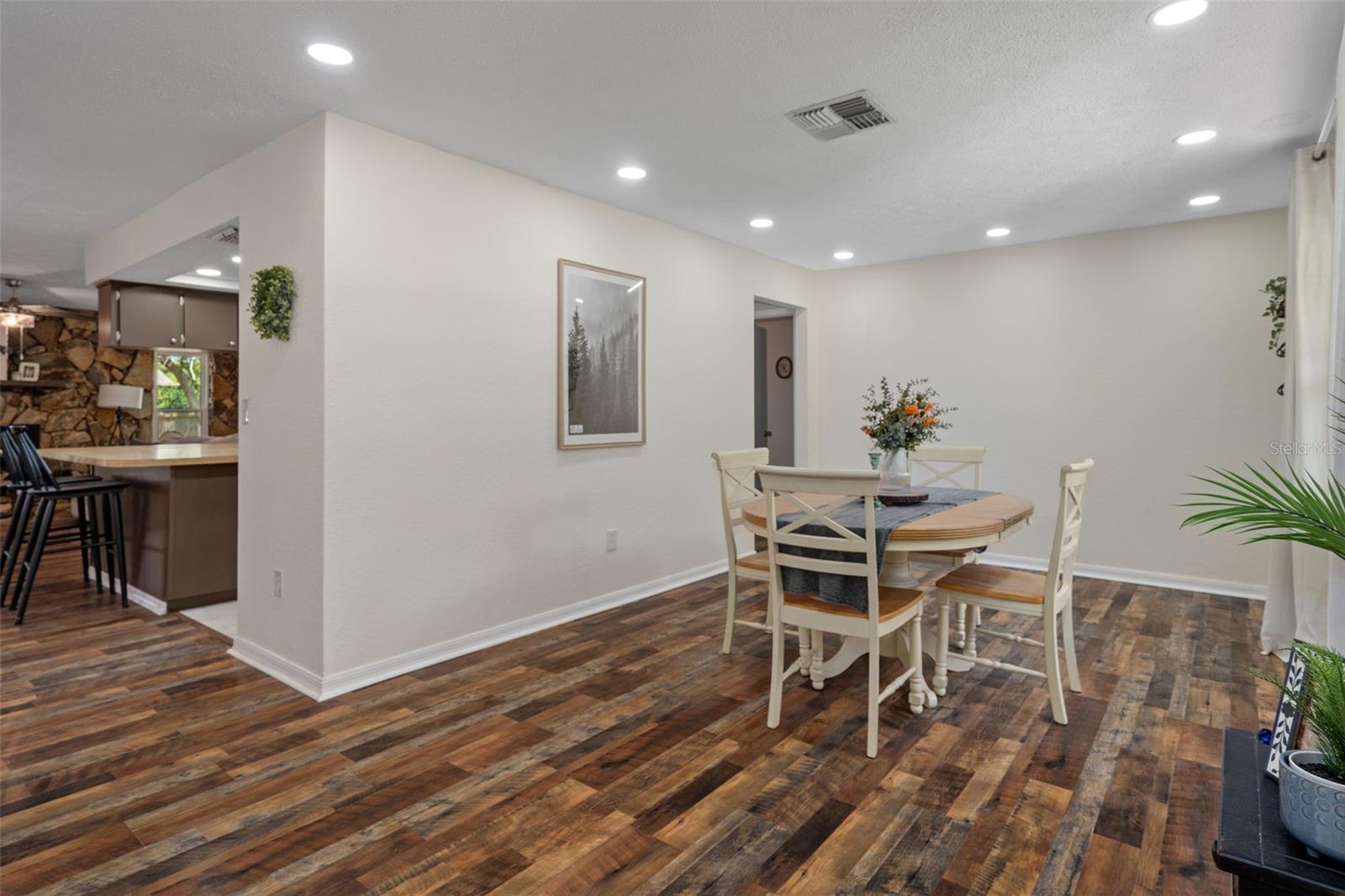 Image 7 of 28 For 7807 Duck Pond Court