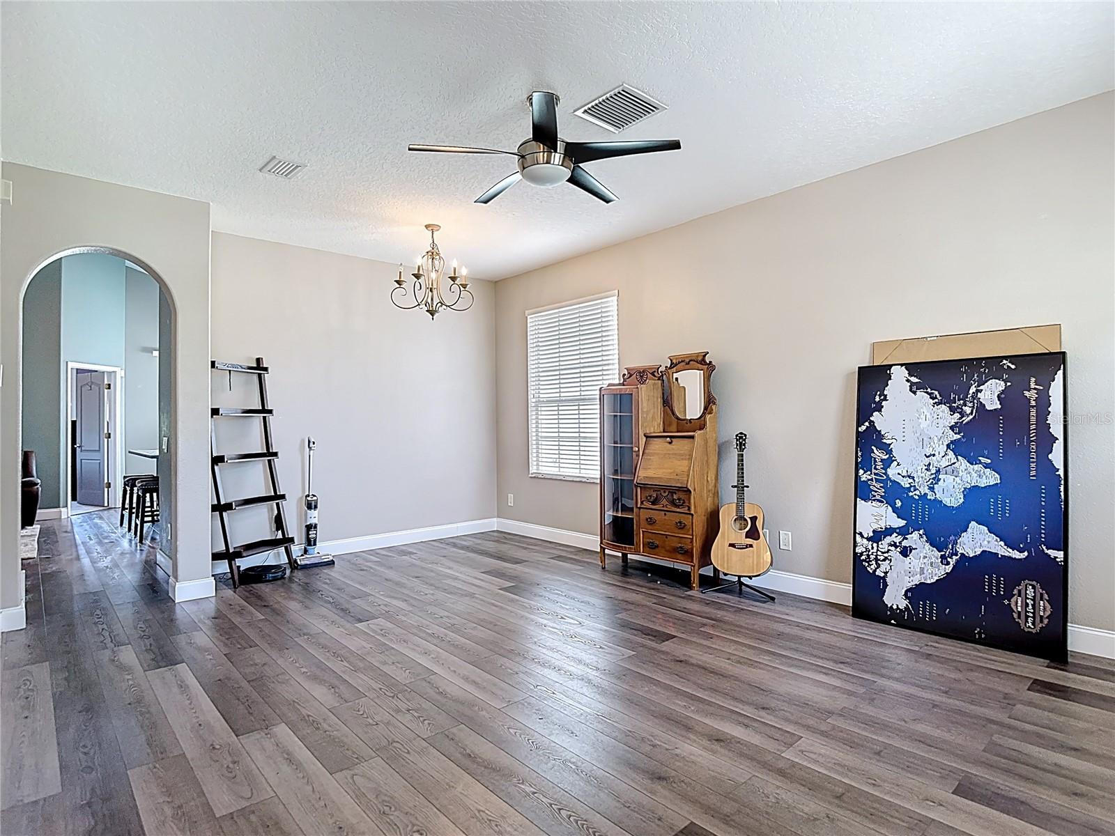 Listing photo id 9 for 9528 Baton Rouge Lane