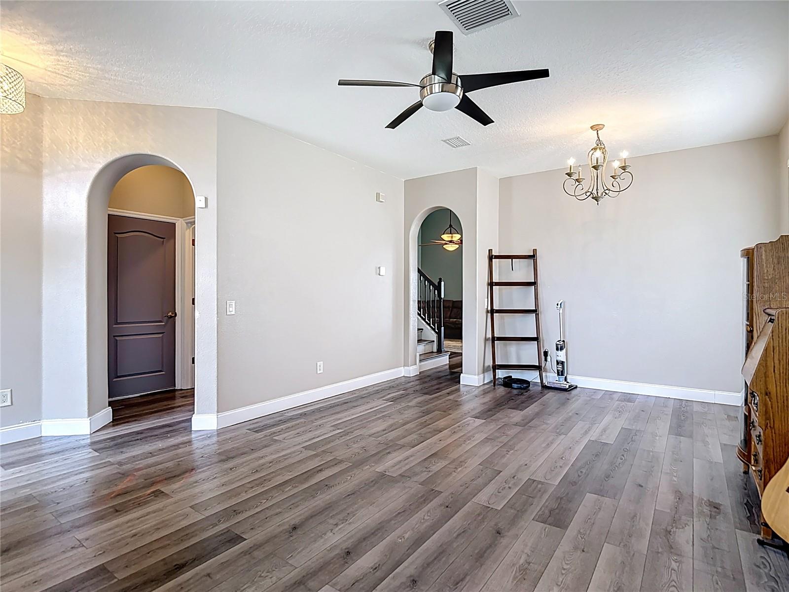 Listing photo id 10 for 9528 Baton Rouge Lane