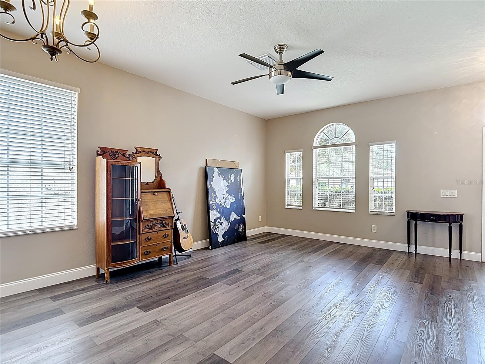 Listing photo id 12 for 9528 Baton Rouge Lane