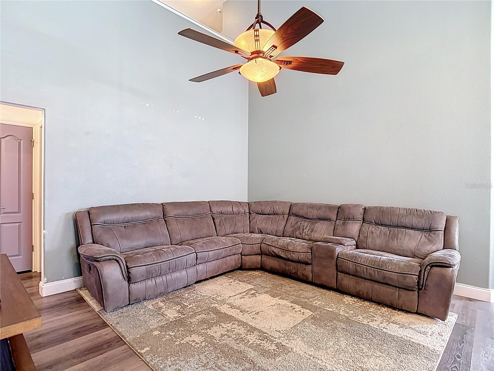 Listing photo id 13 for 9528 Baton Rouge Lane