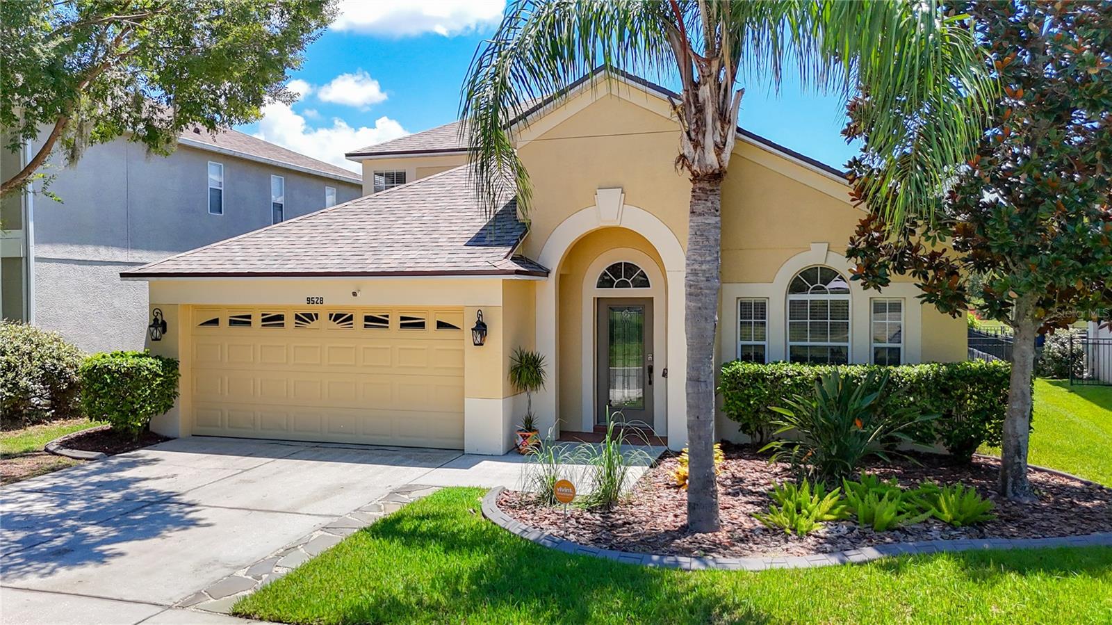 Listing photo id 1 for 9528 Baton Rouge Lane