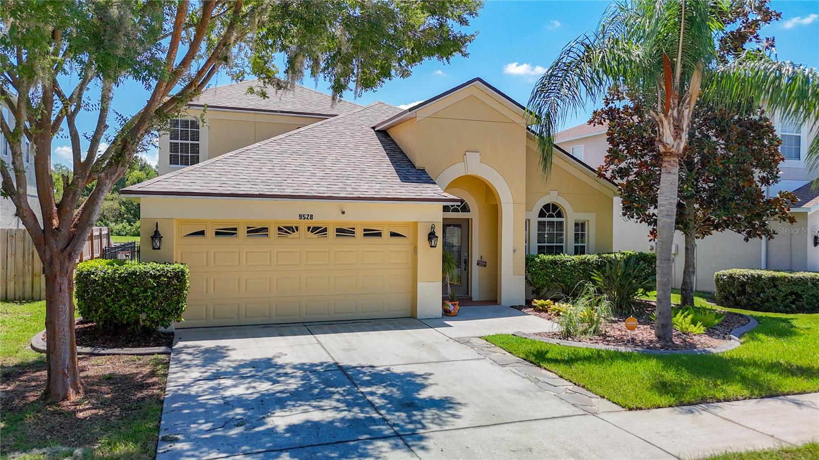 Listing photo id 2 for 9528 Baton Rouge Lane