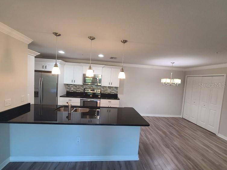 Image 9 of 29 For 5041 Royal Palms Way 203
