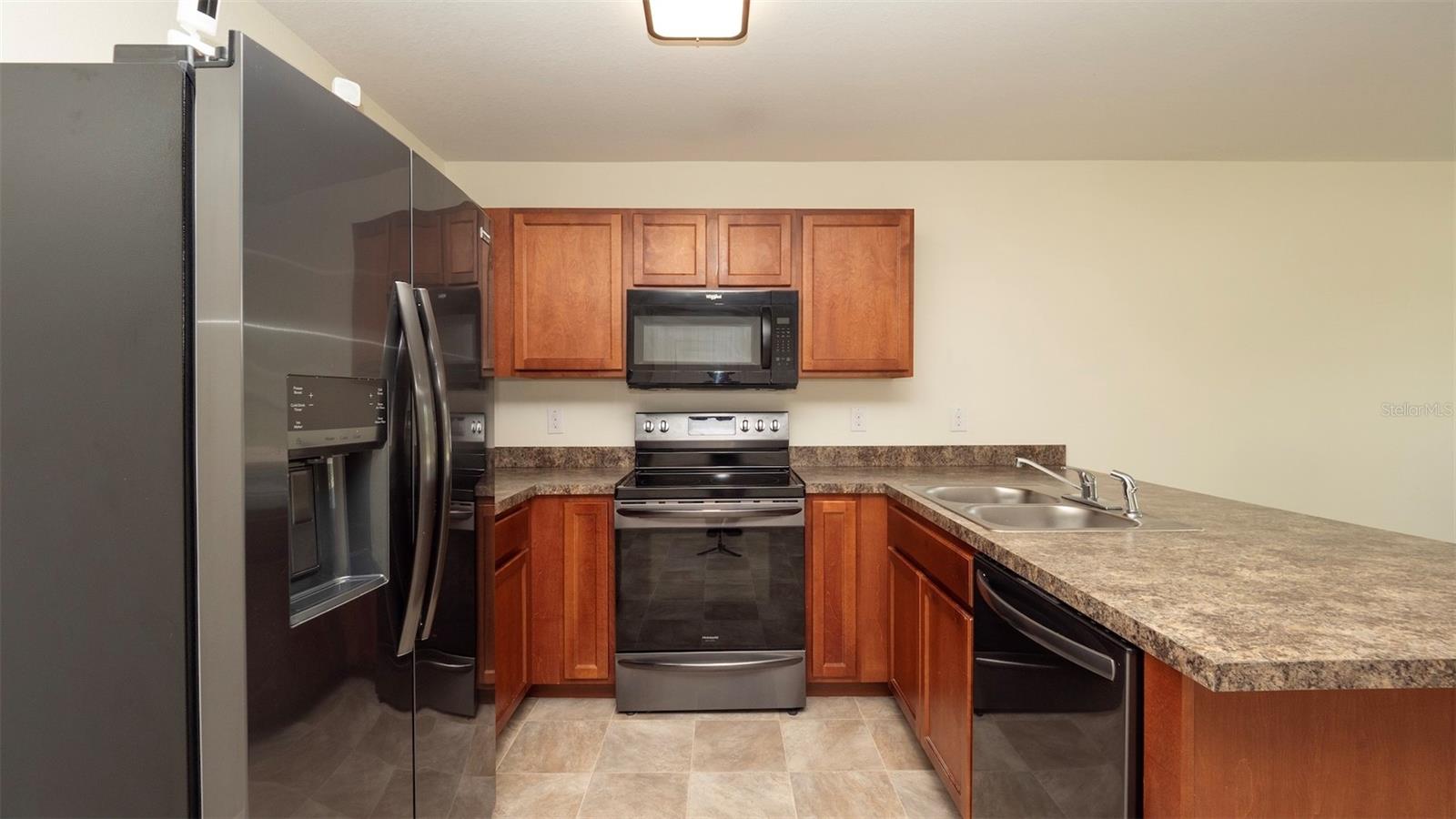 Listing photo id 8 for 7102 Centerwood Avenue