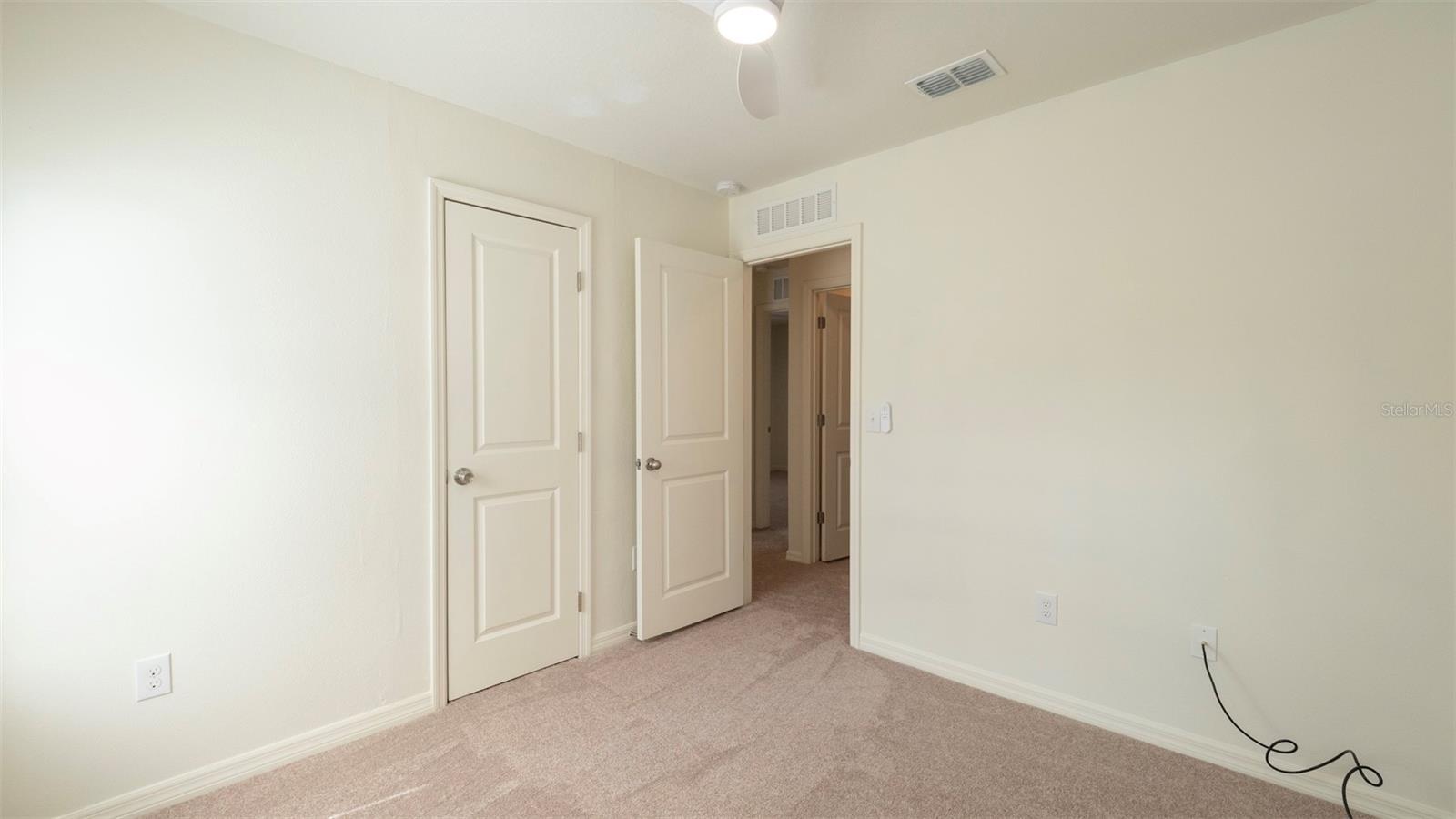Listing photo id 13 for 7102 Centerwood Avenue