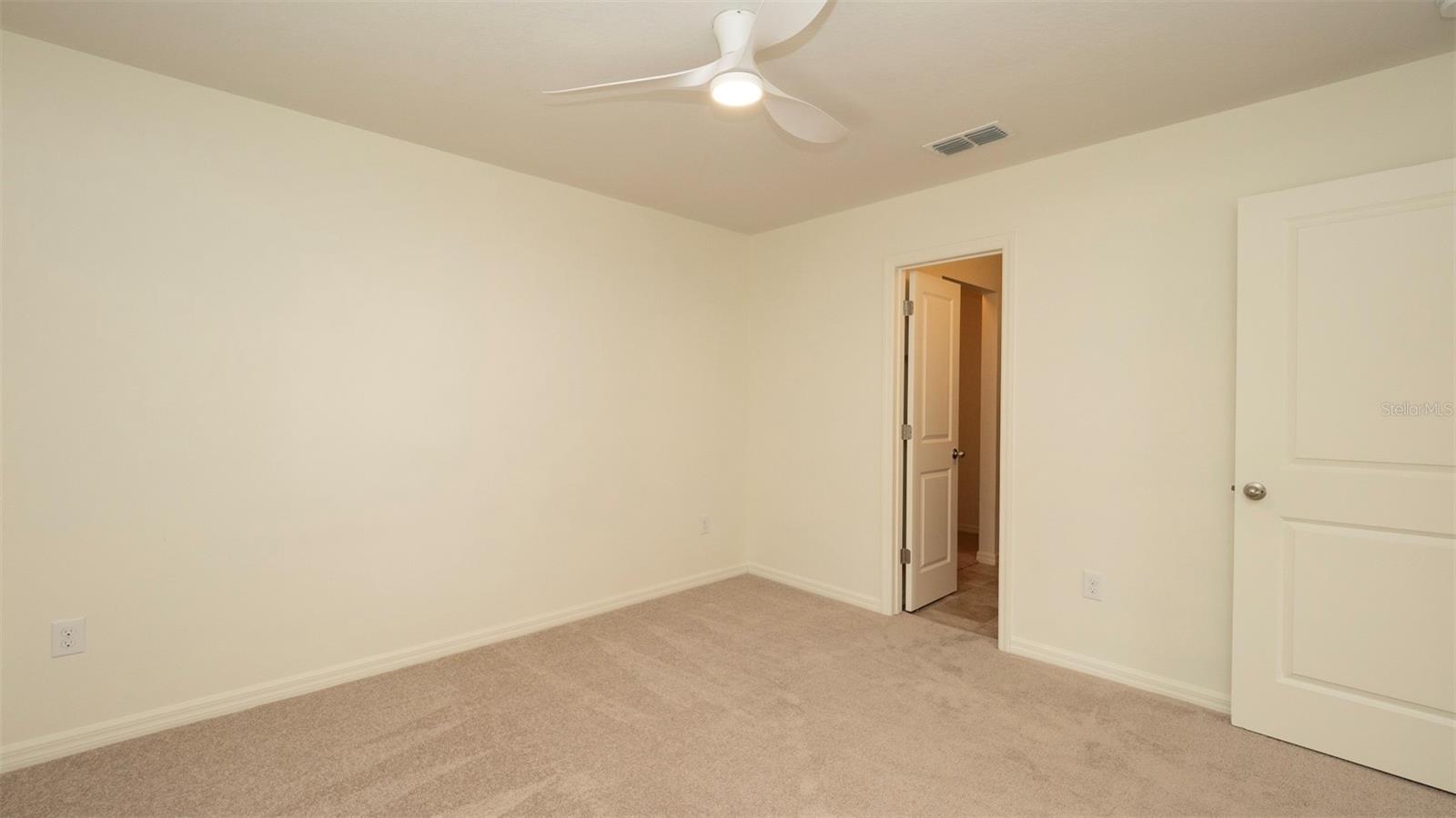 Listing photo id 18 for 7102 Centerwood Avenue