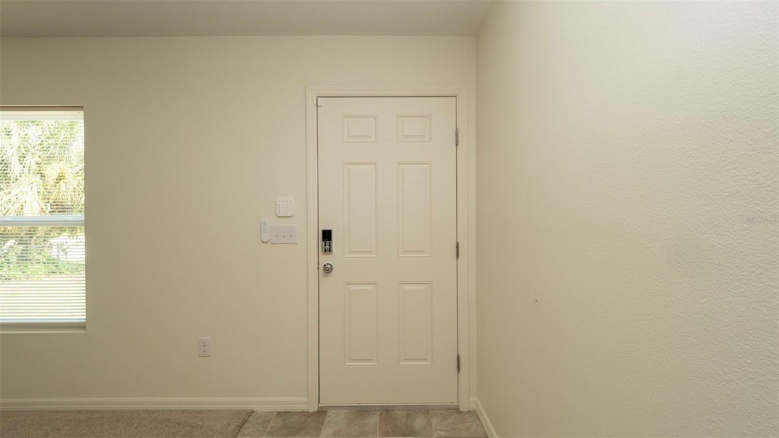 Listing photo id 3 for 7102 Centerwood Avenue