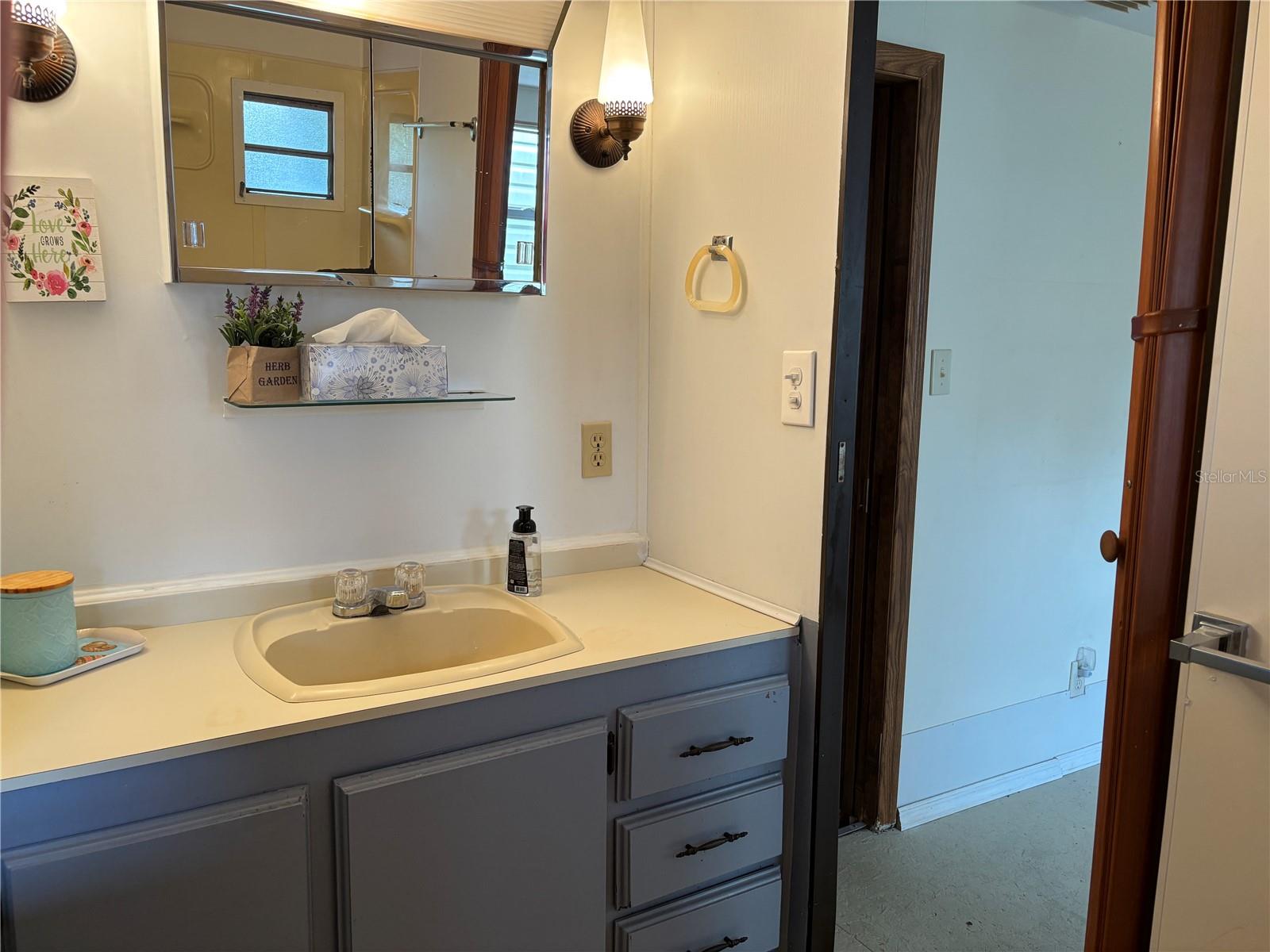 Image 15 of 49 For 2092 Culbreath Road D21