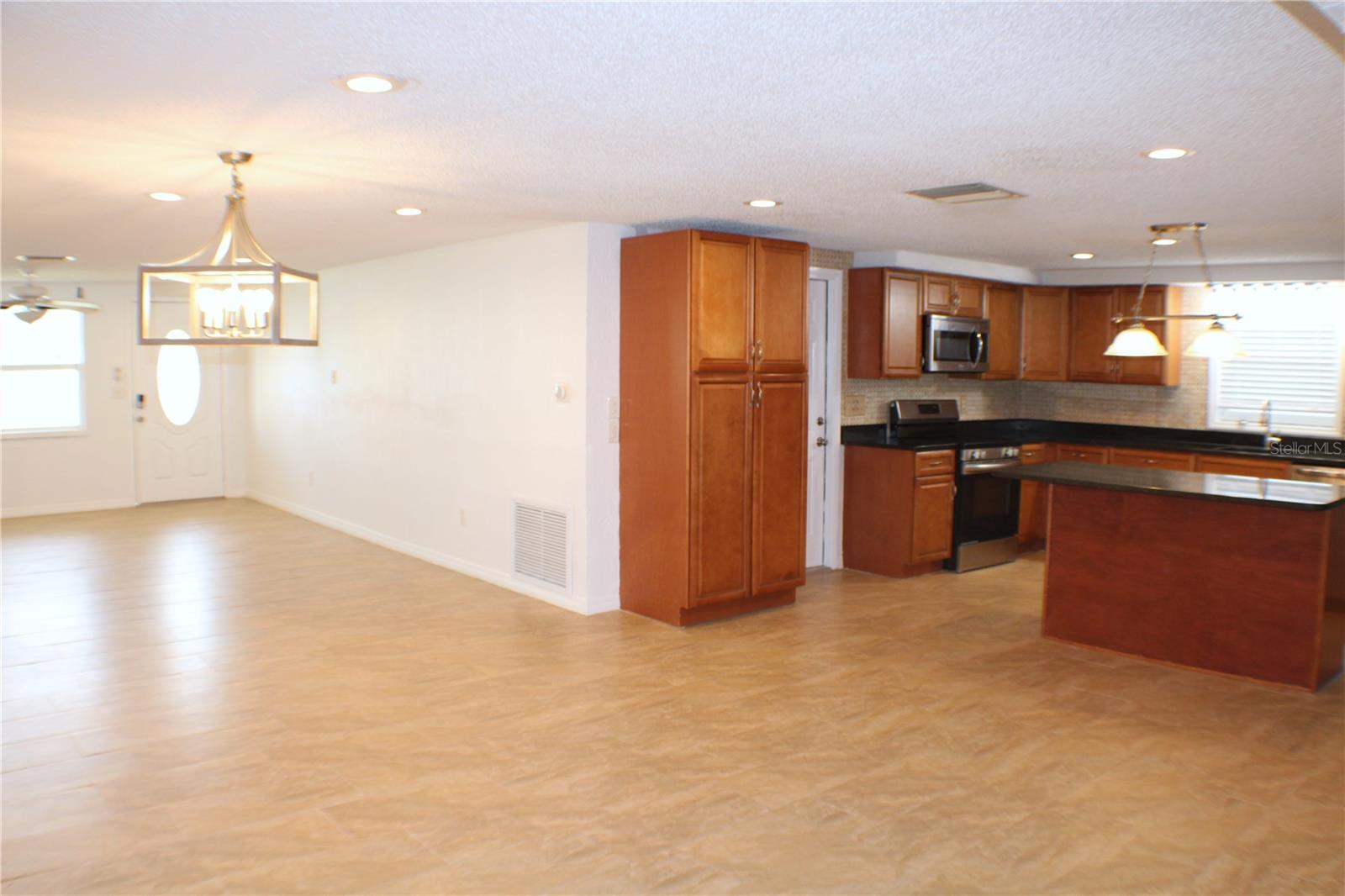Image 12 of 49 For 7400 Islander Lane