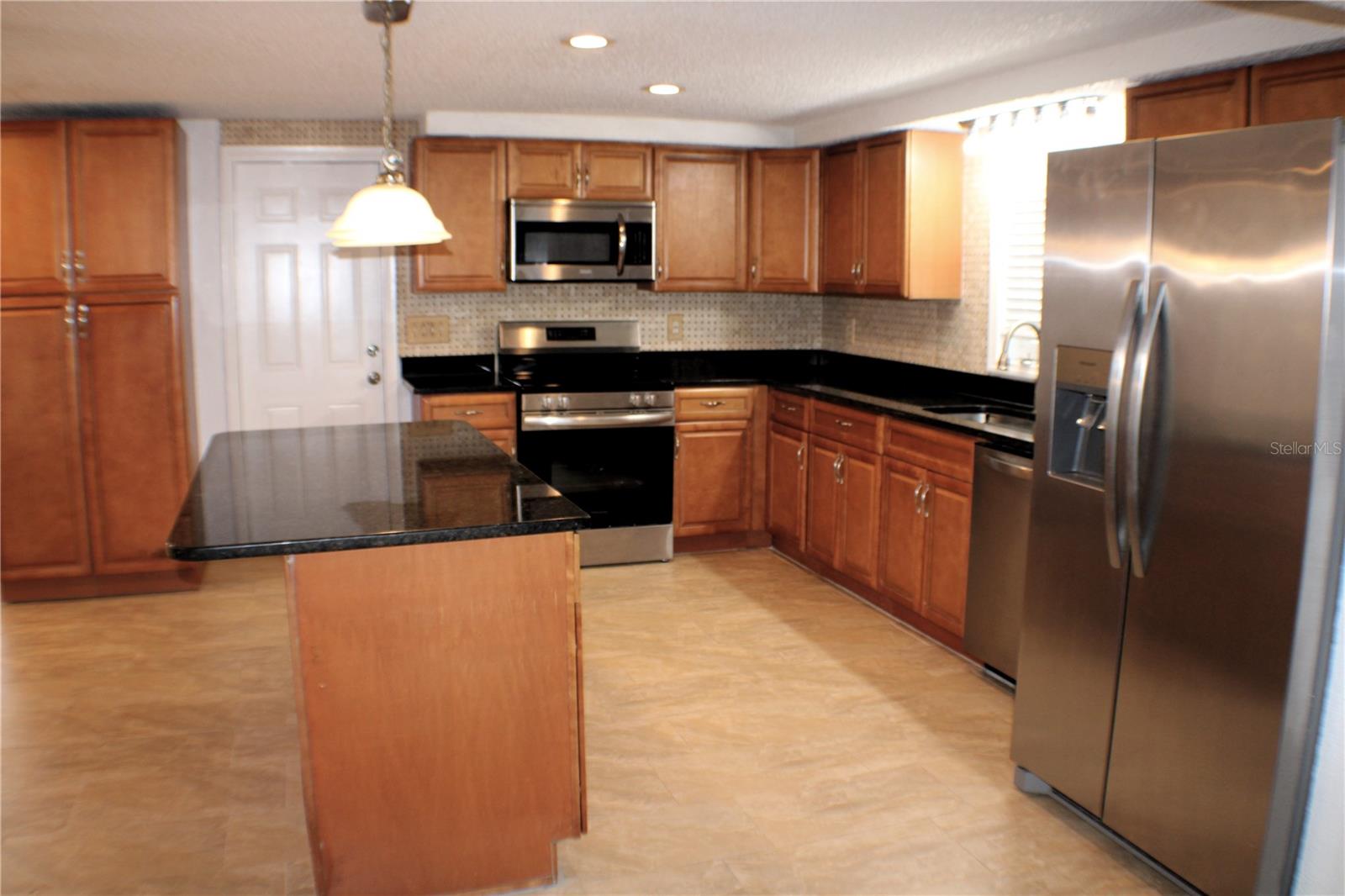 Image 14 of 49 For 7400 Islander Lane