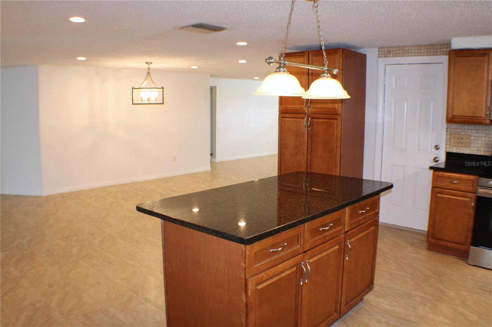 Image 16 of 49 For 7400 Islander Lane