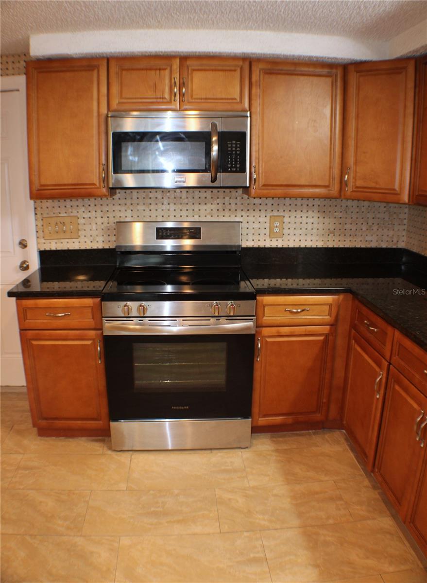 Image 17 of 49 For 7400 Islander Lane