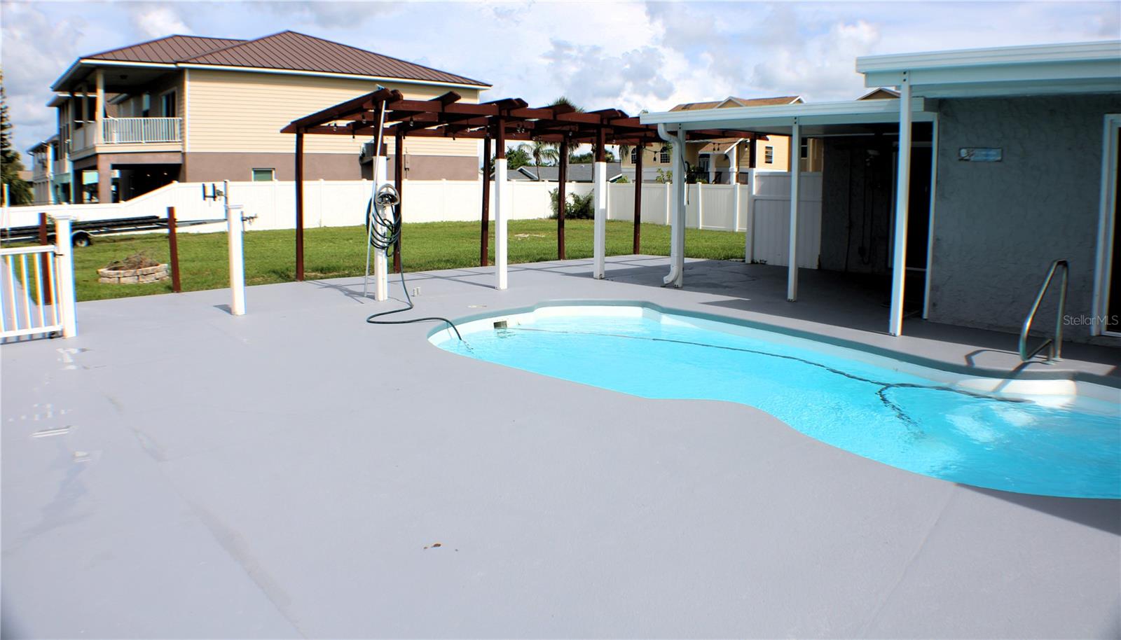 Image 33 of 49 For 7400 Islander Lane