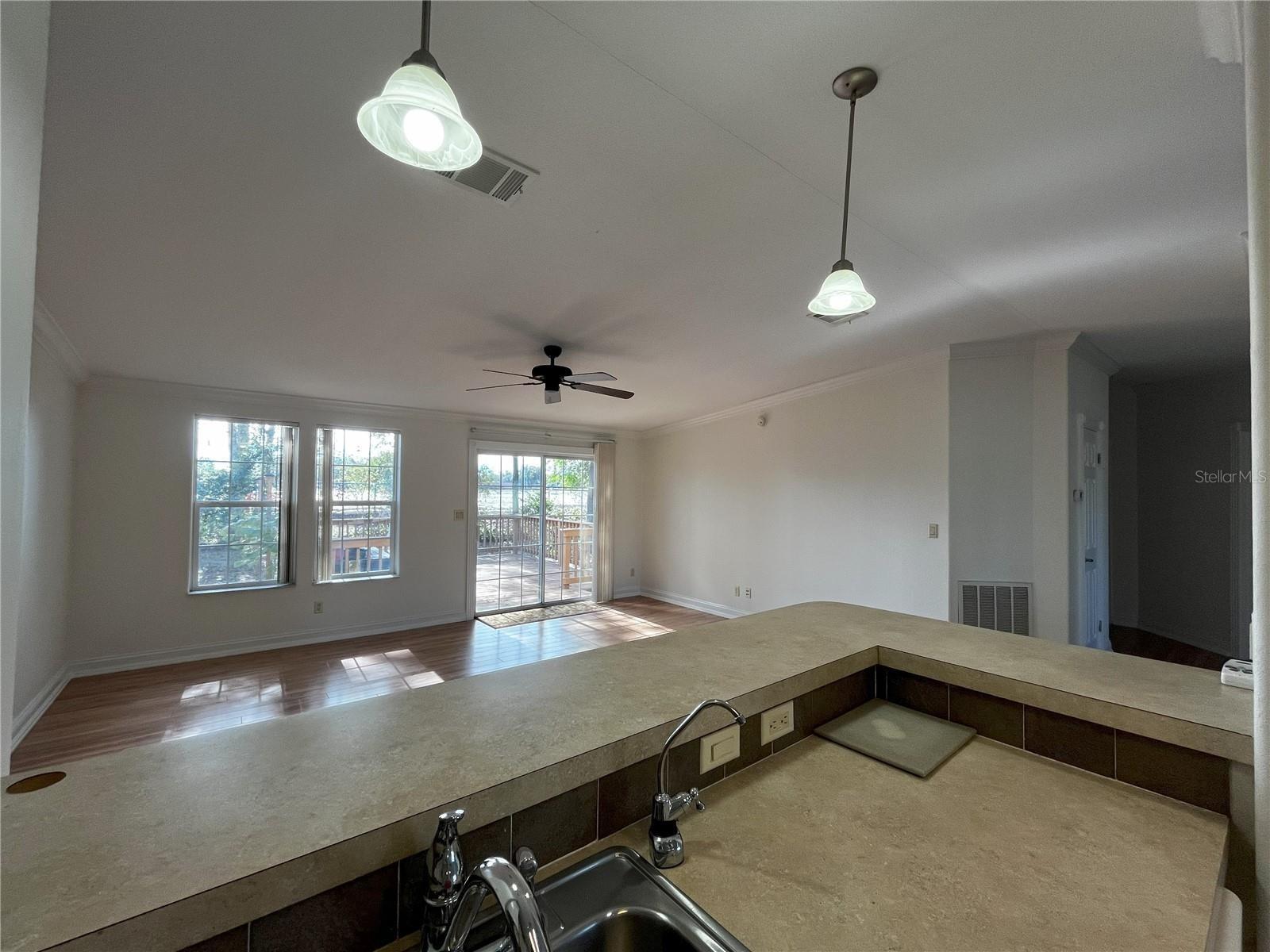 Listing photo id 9 for 14340 Midfield Street