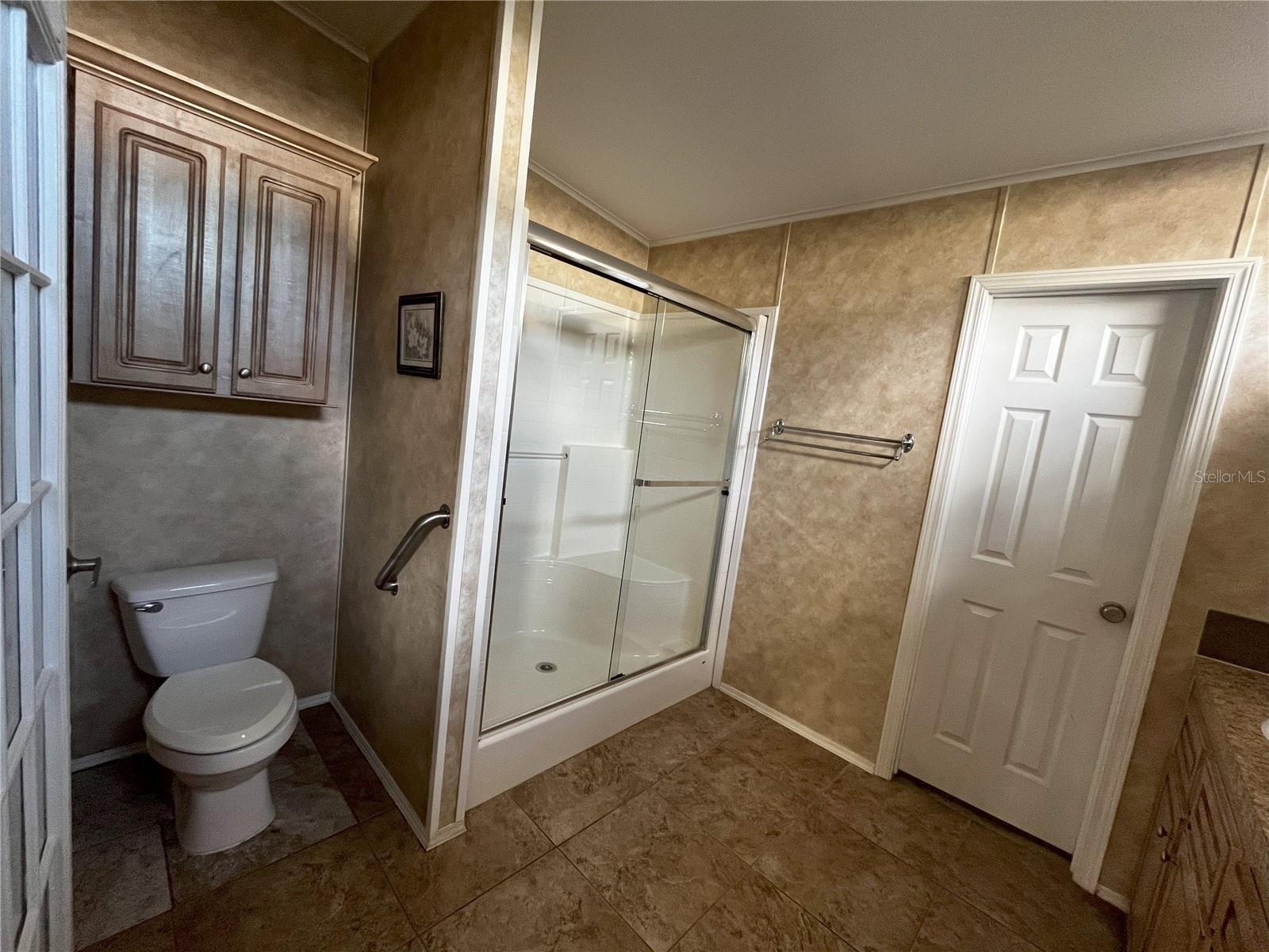 Listing photo id 15 for 14340 Midfield Street