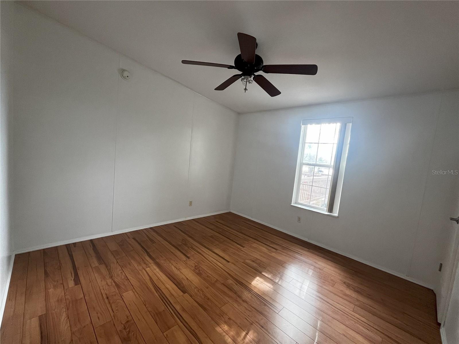 Listing photo id 17 for 14340 Midfield Street