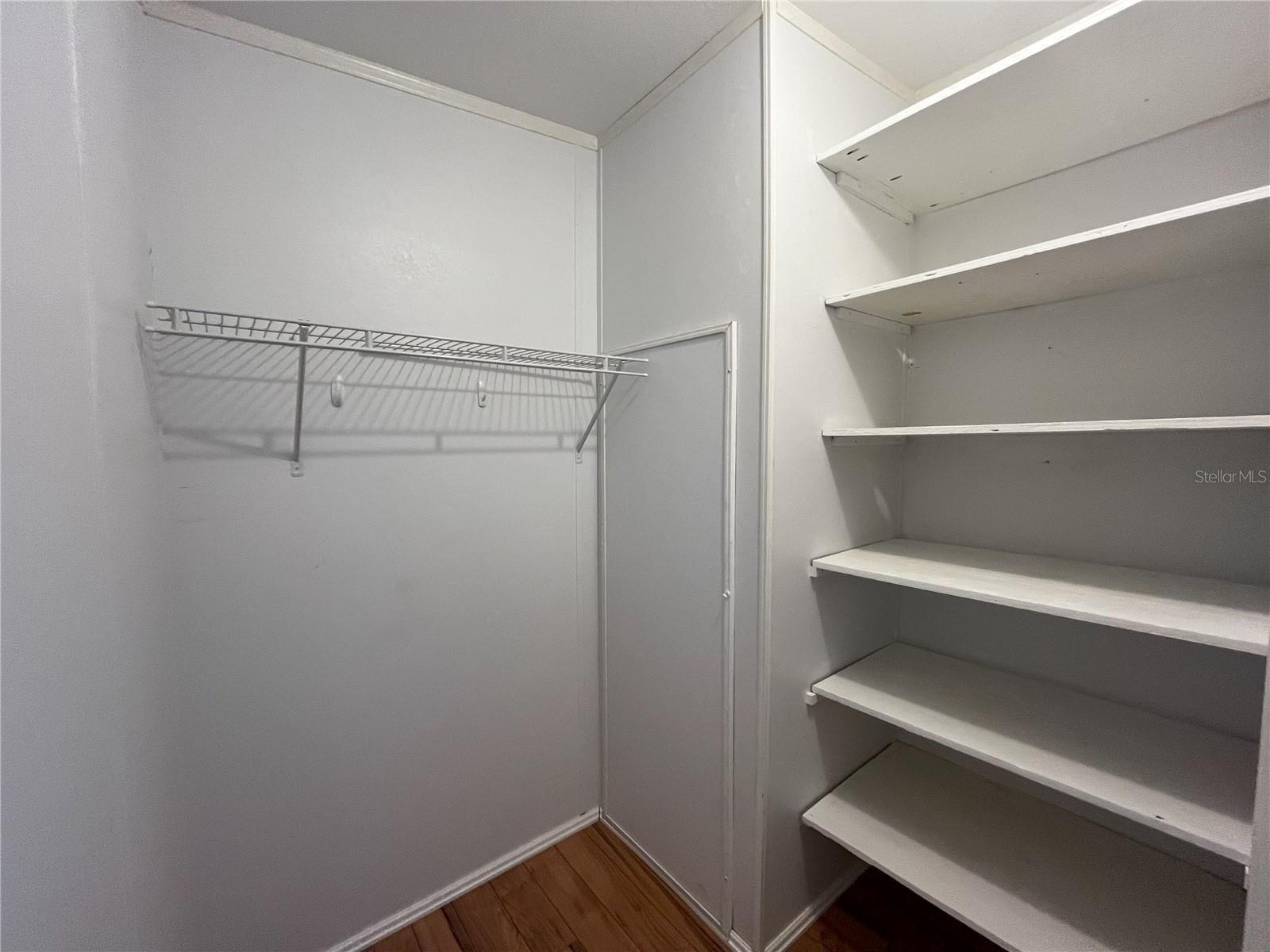 Listing photo id 19 for 14340 Midfield Street