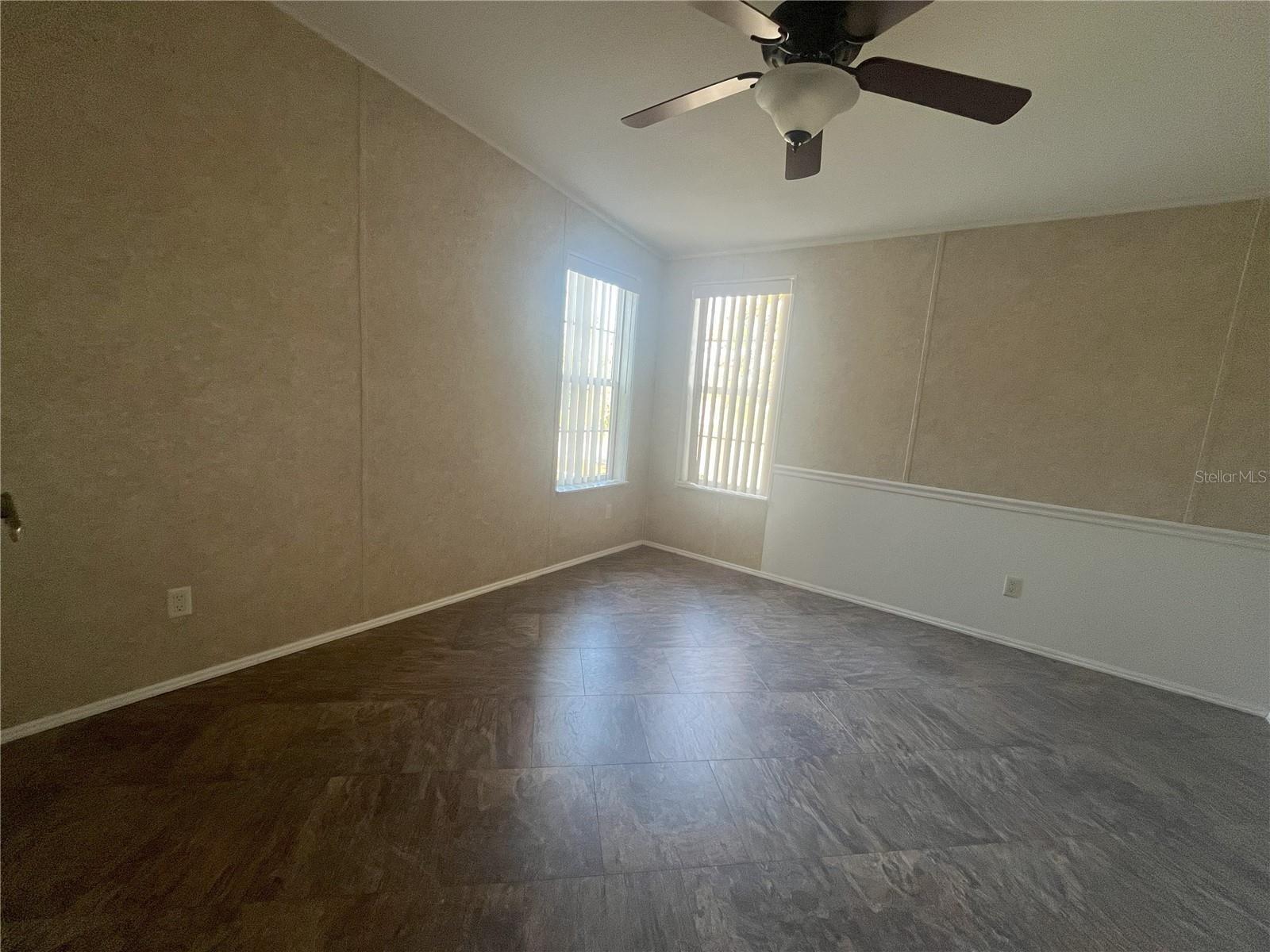 Listing photo id 21 for 14340 Midfield Street