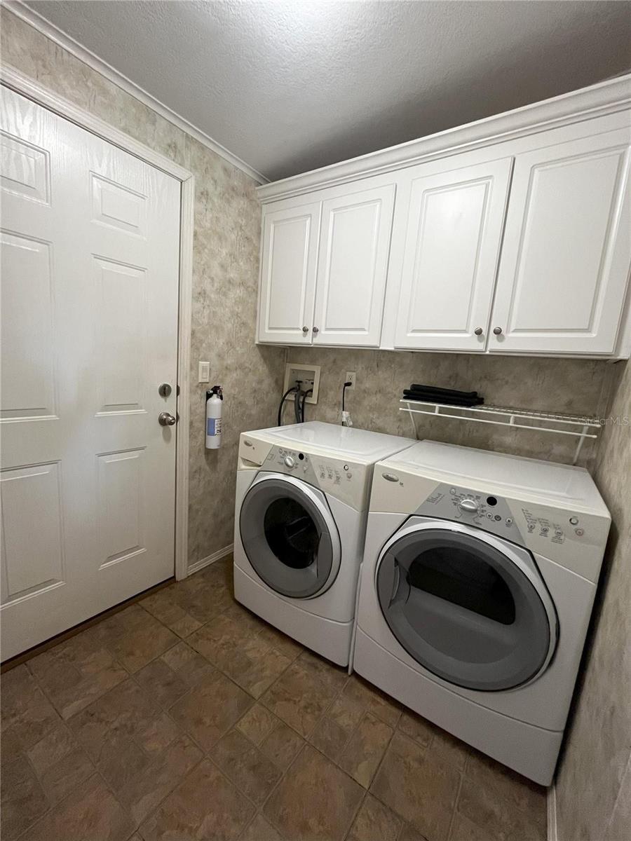 Listing photo id 24 for 14340 Midfield Street