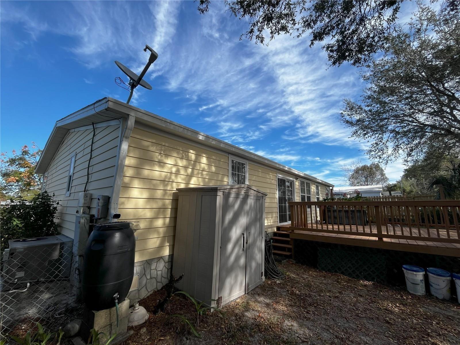 Listing photo id 26 for 14340 Midfield Street