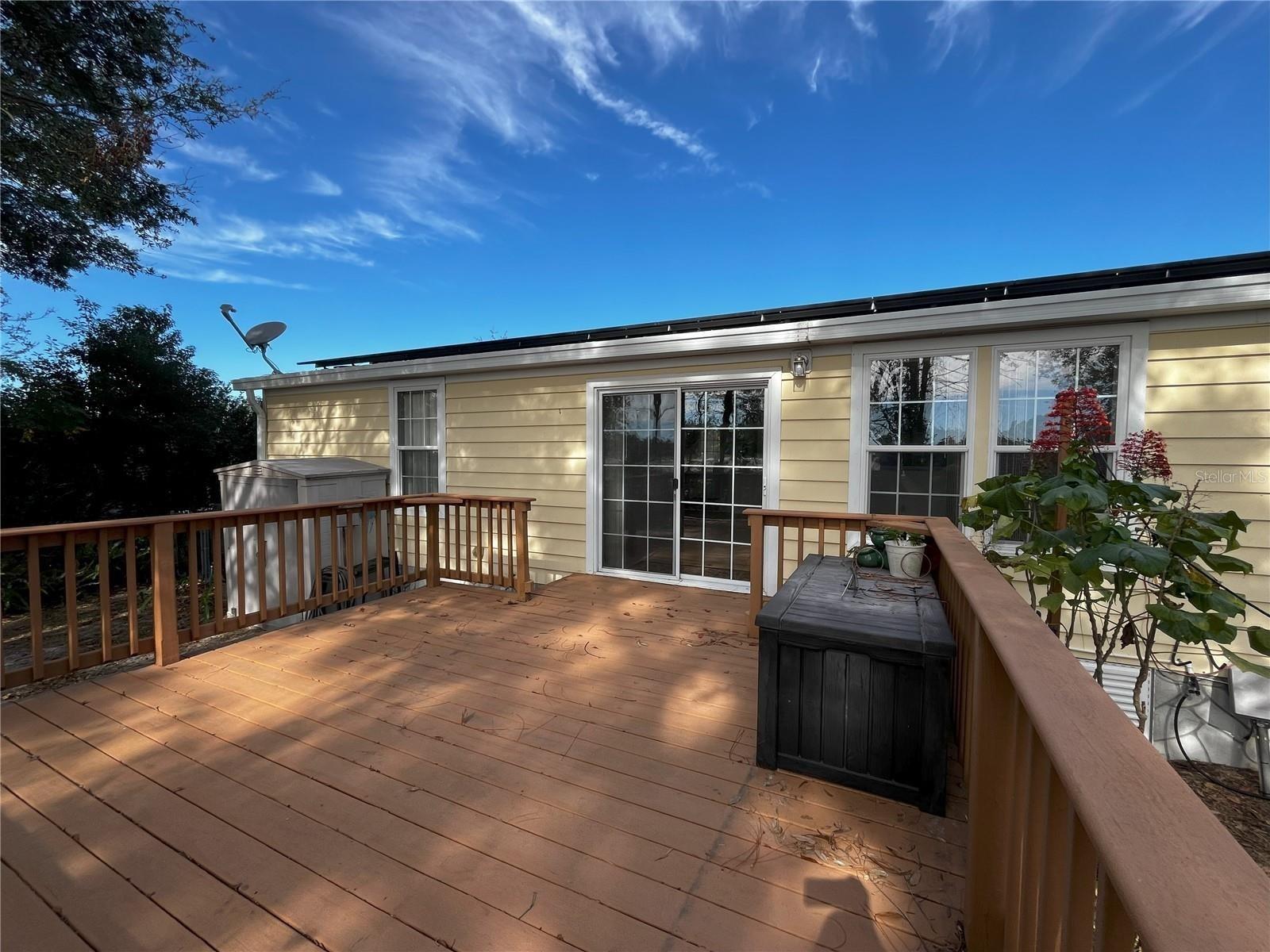 Listing photo id 28 for 14340 Midfield Street