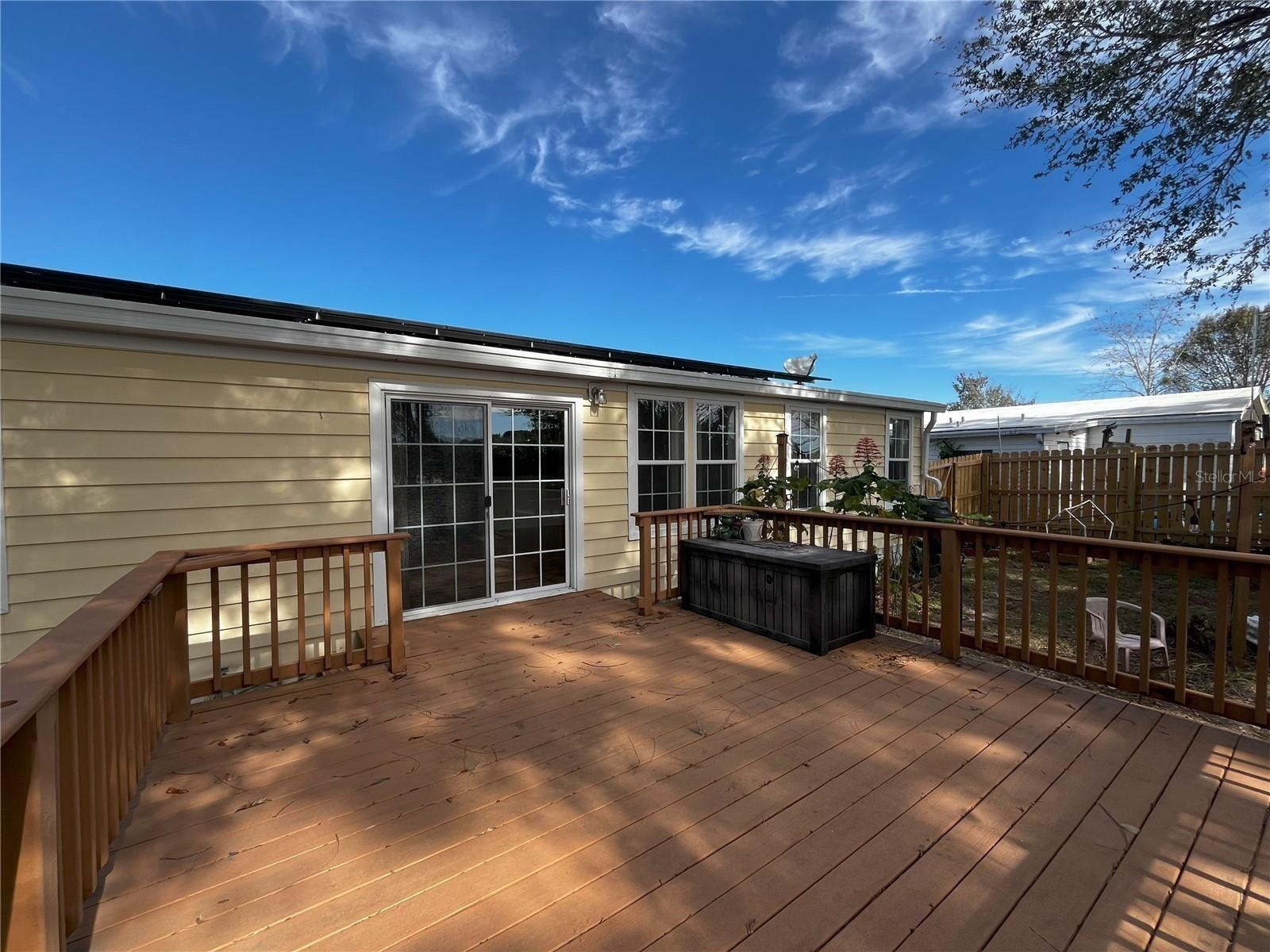 Listing photo id 29 for 14340 Midfield Street