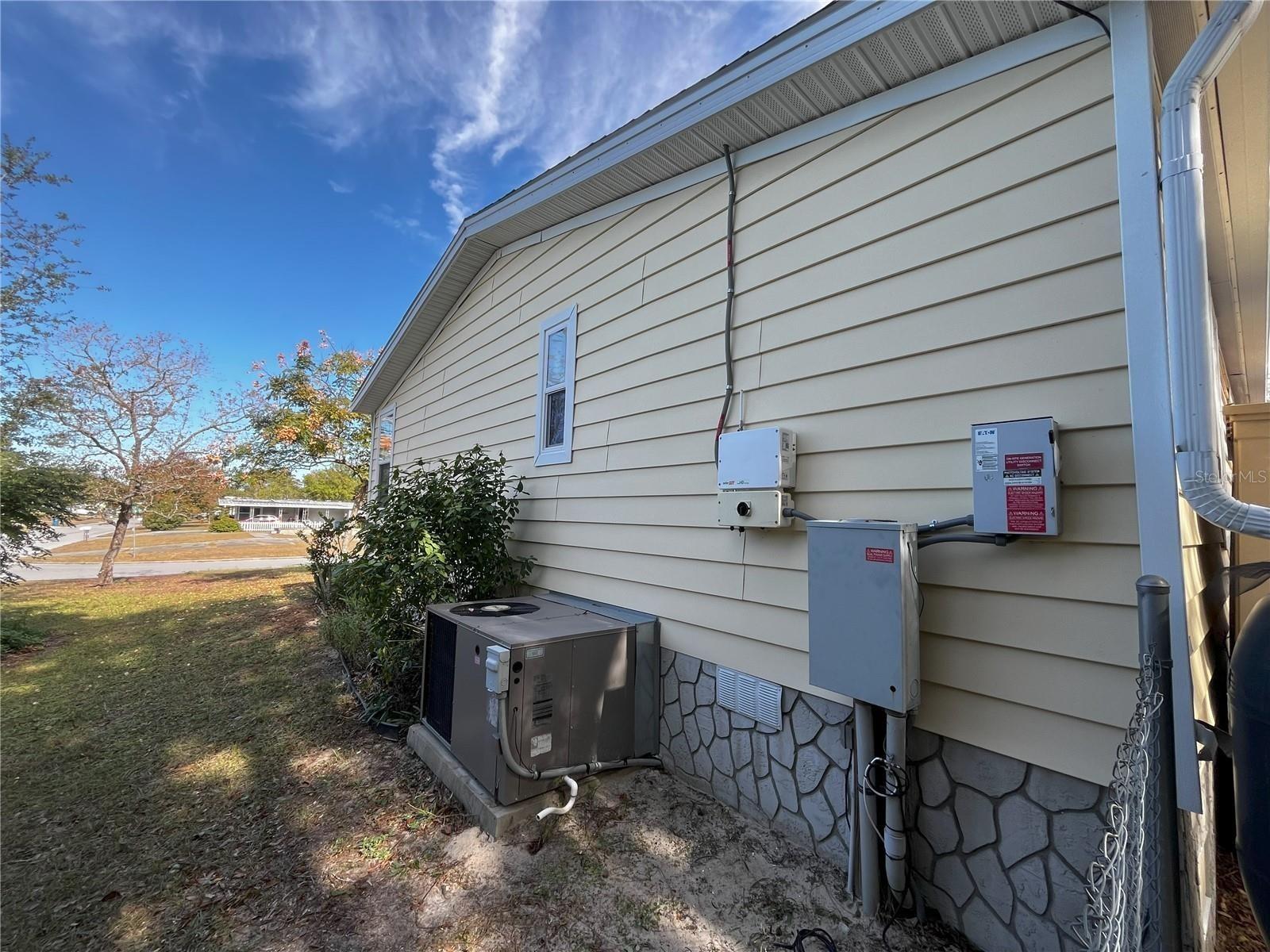 Listing photo id 35 for 14340 Midfield Street
