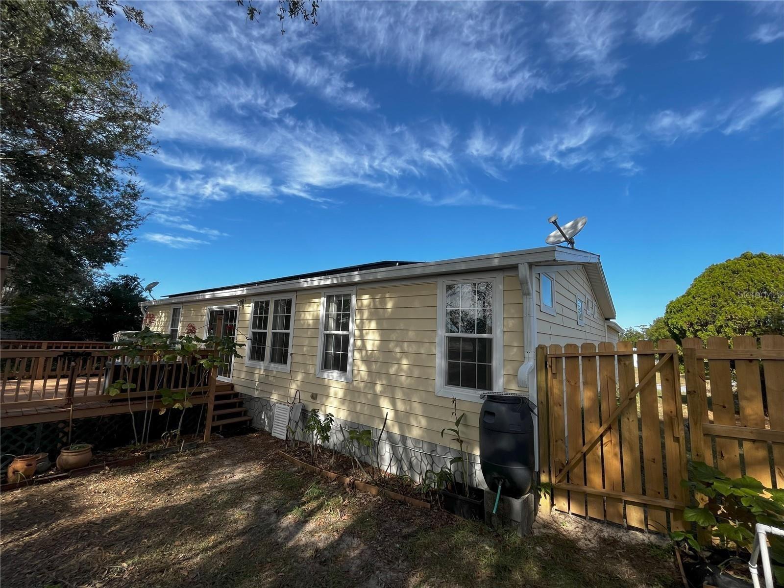 Listing photo id 36 for 14340 Midfield Street