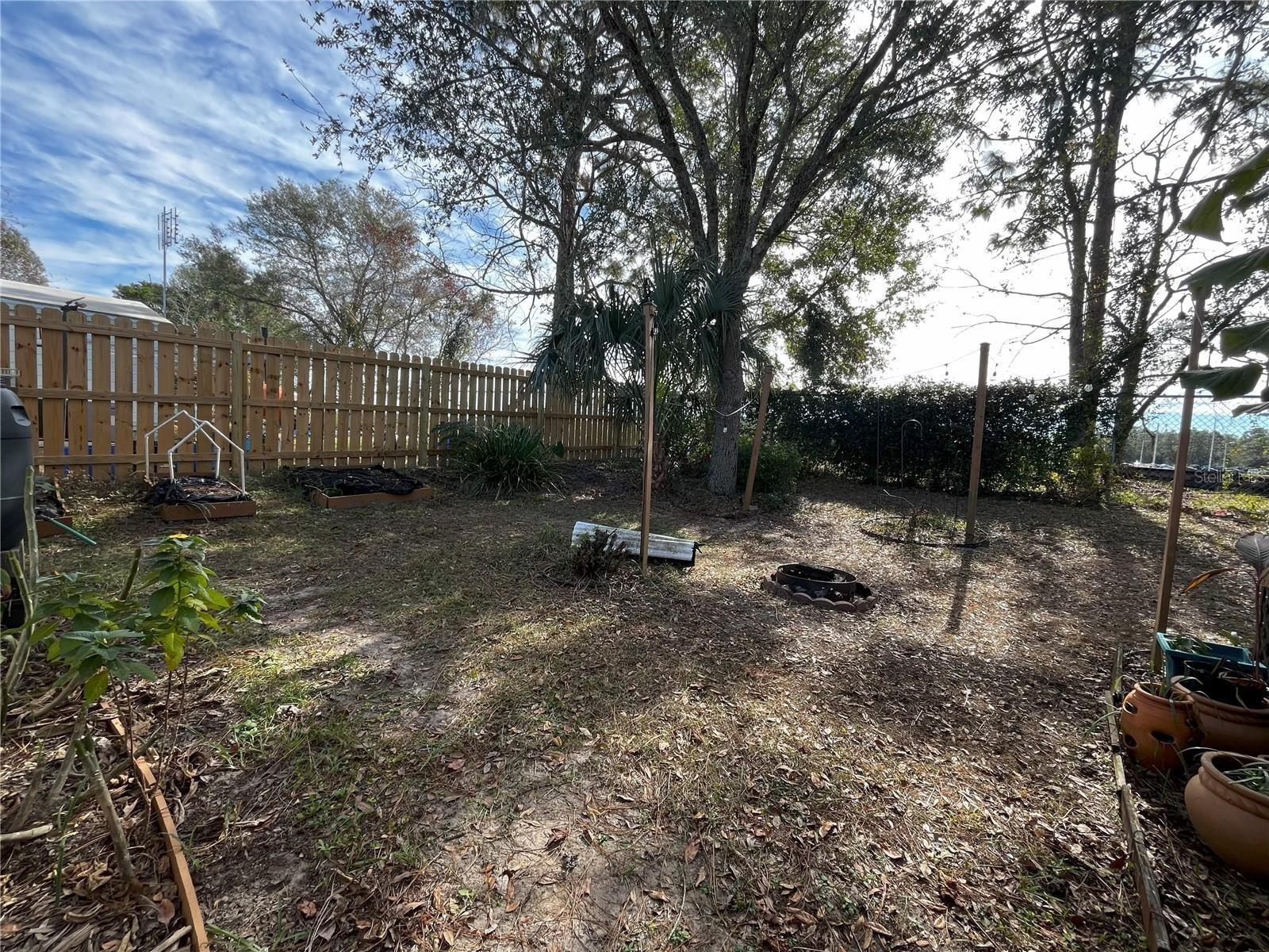 Listing photo id 40 for 14340 Midfield Street