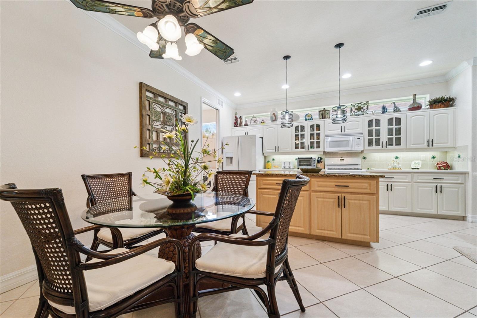Listing photo id 10 for 4375 Caliquen Drive