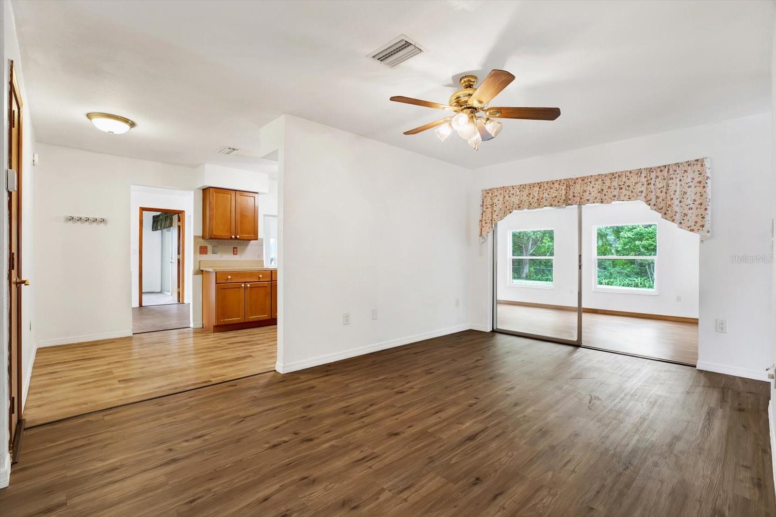 Image 14 of 34 For 6288 Airmont Drive