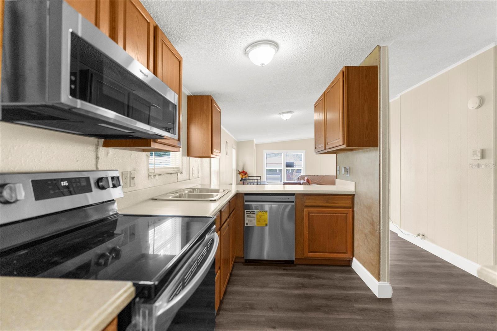 Image 11 of 26 For 9725 Dick Street