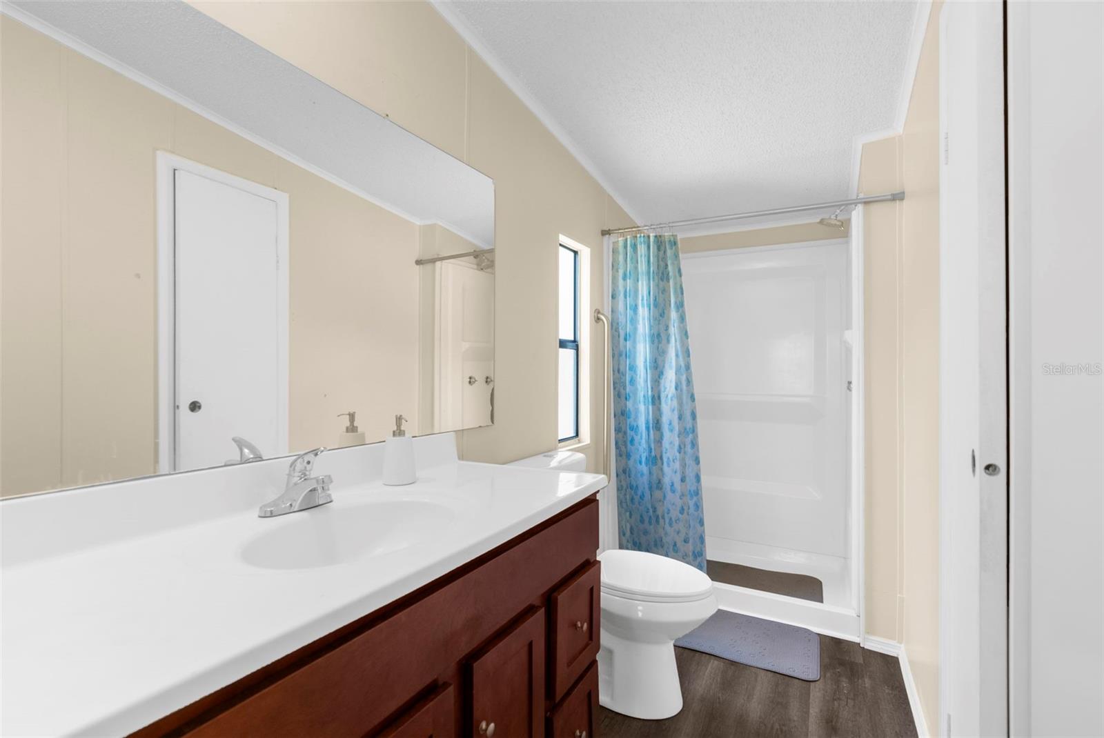 Image 17 of 26 For 9725 Dick Street
