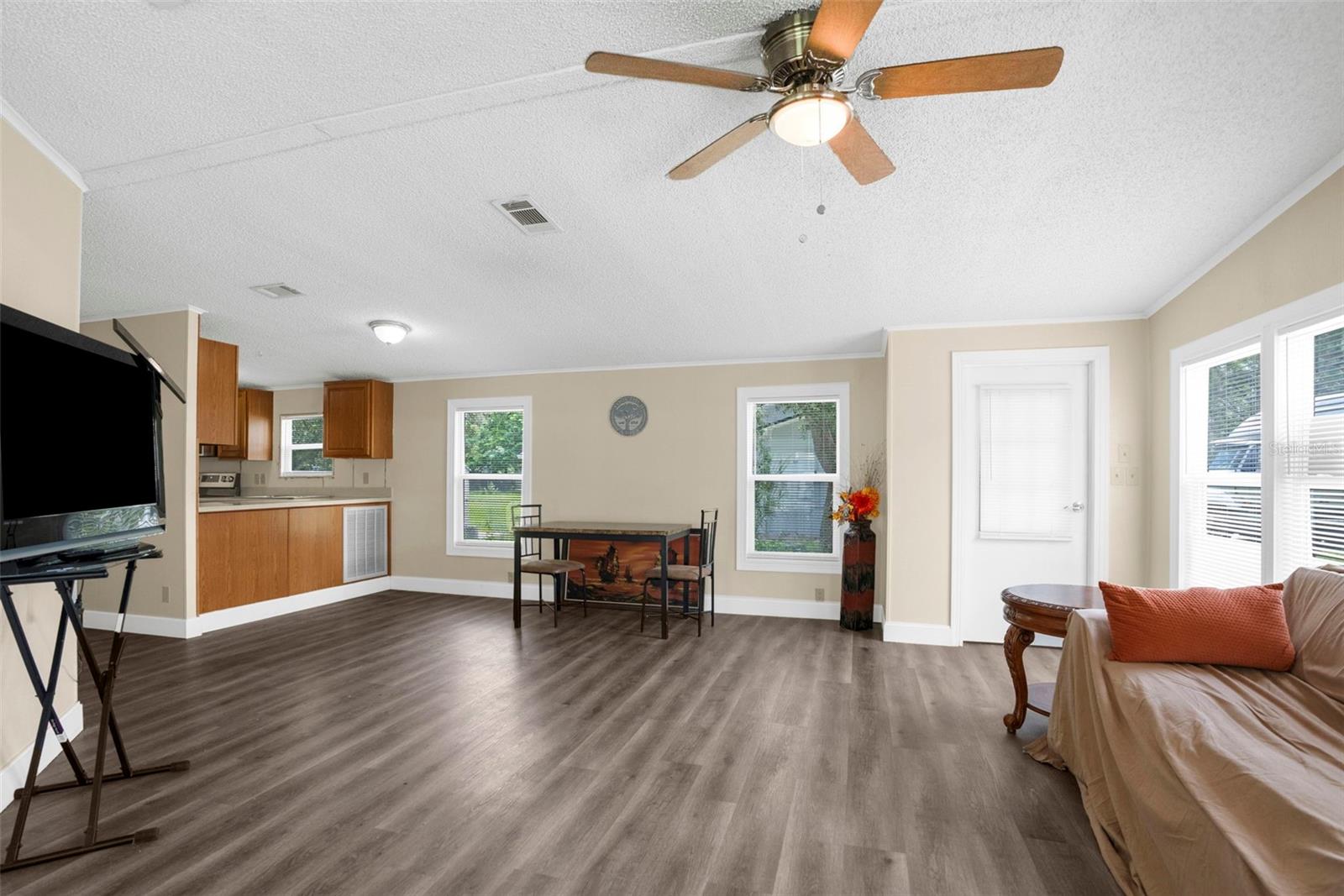 Image 6 of 26 For 9725 Dick Street