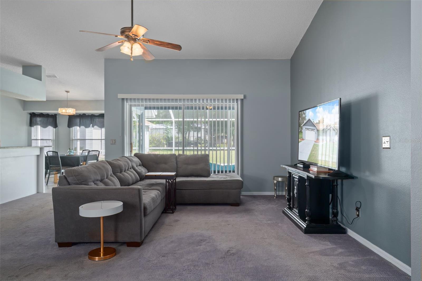 Listing photo id 11 for 33457 Westwood Drive