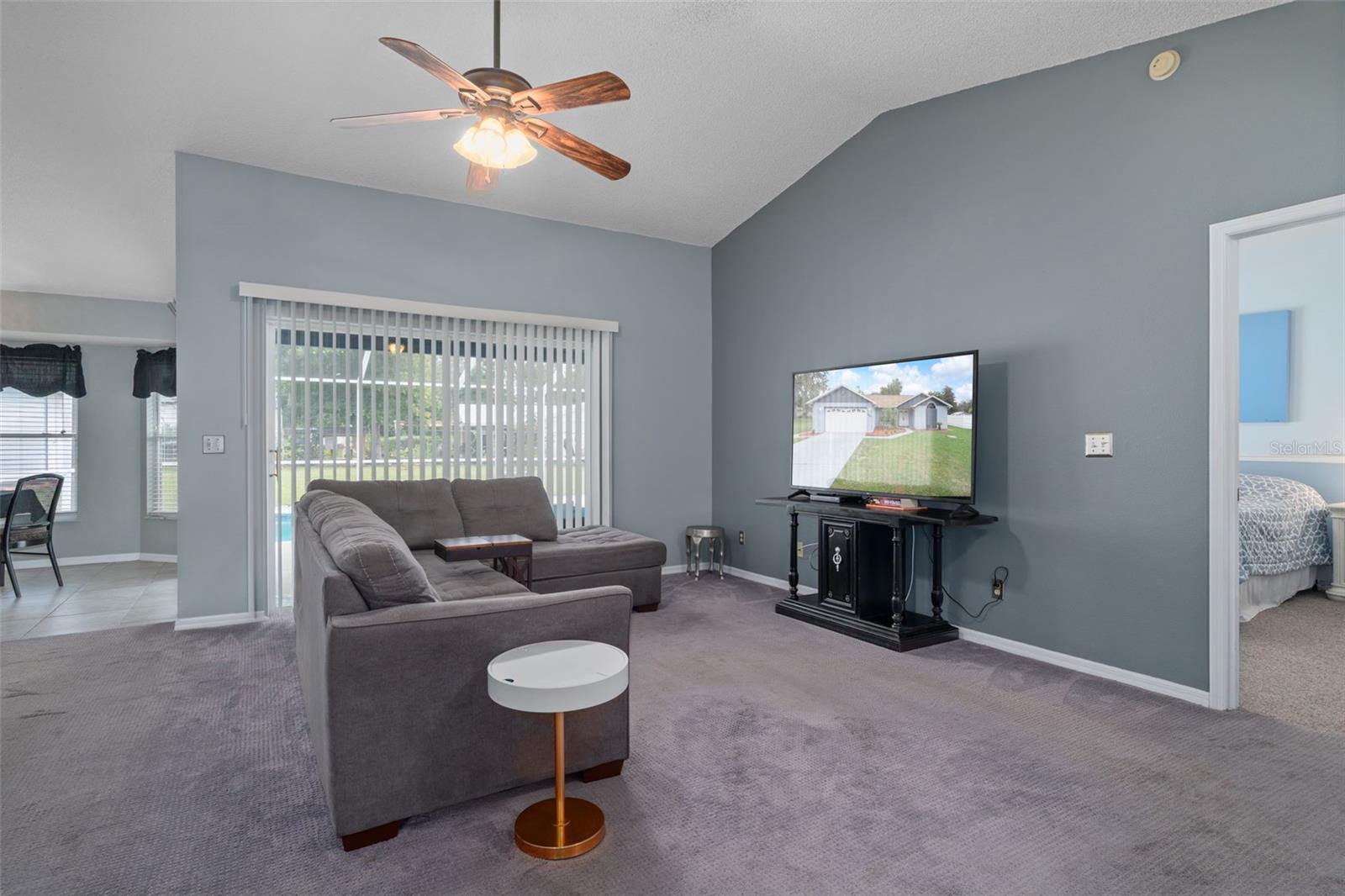 Listing photo id 12 for 33457 Westwood Drive