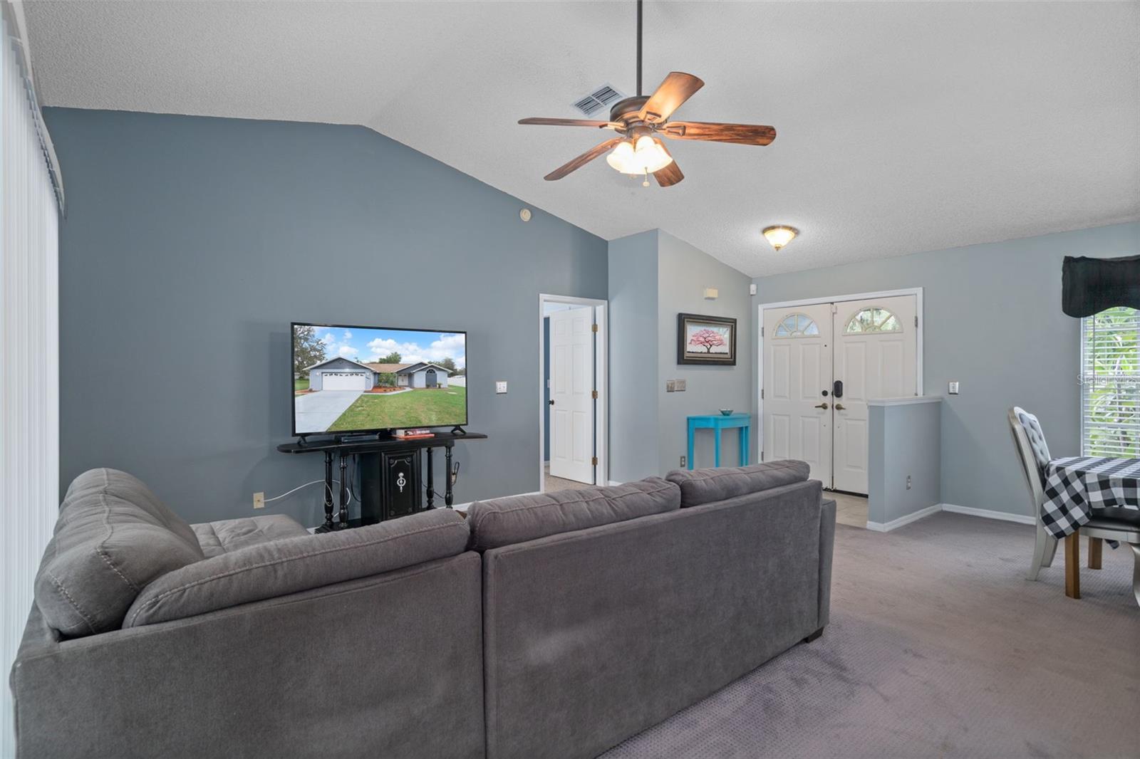 Listing photo id 13 for 33457 Westwood Drive