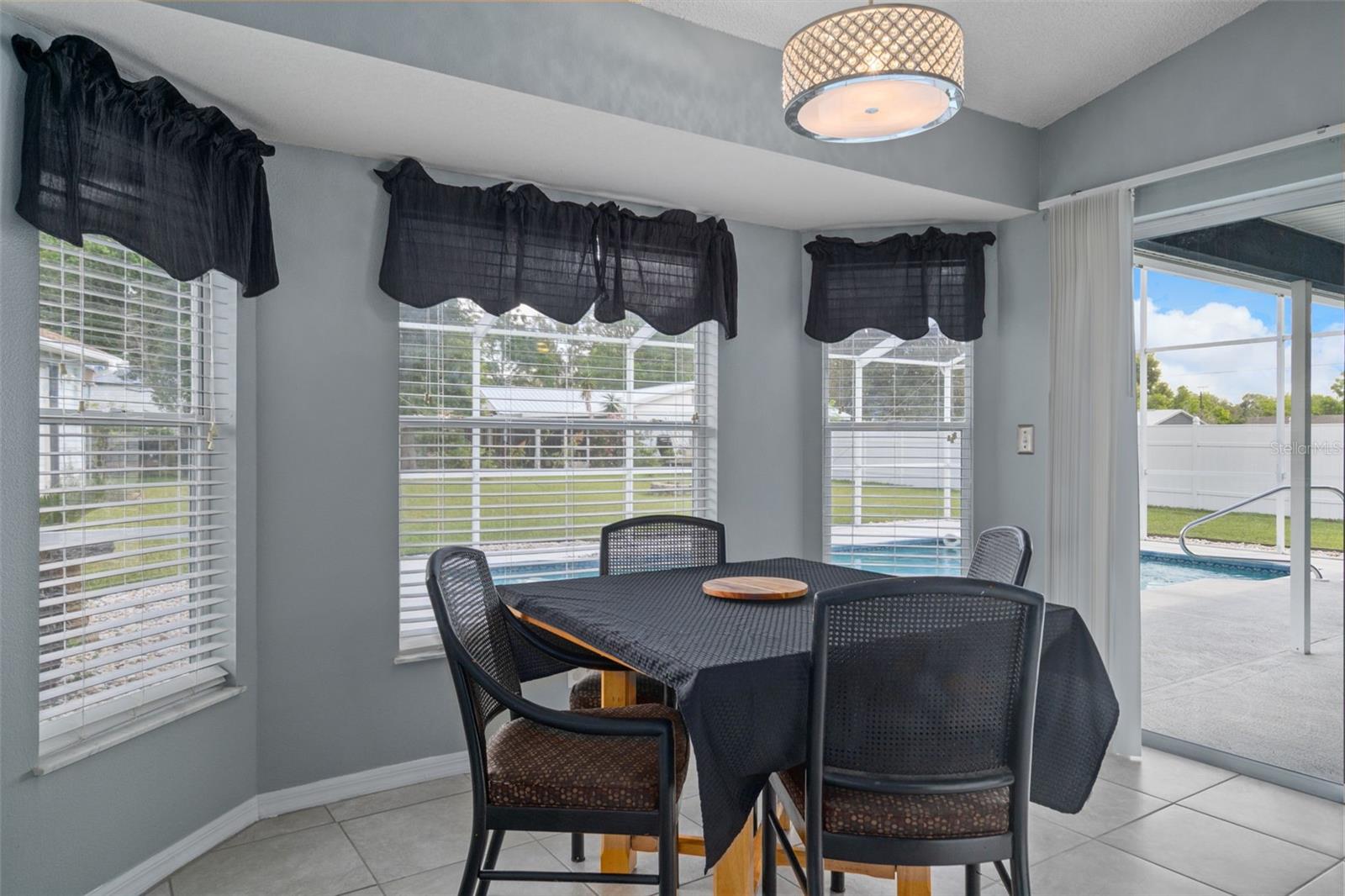Listing photo id 20 for 33457 Westwood Drive