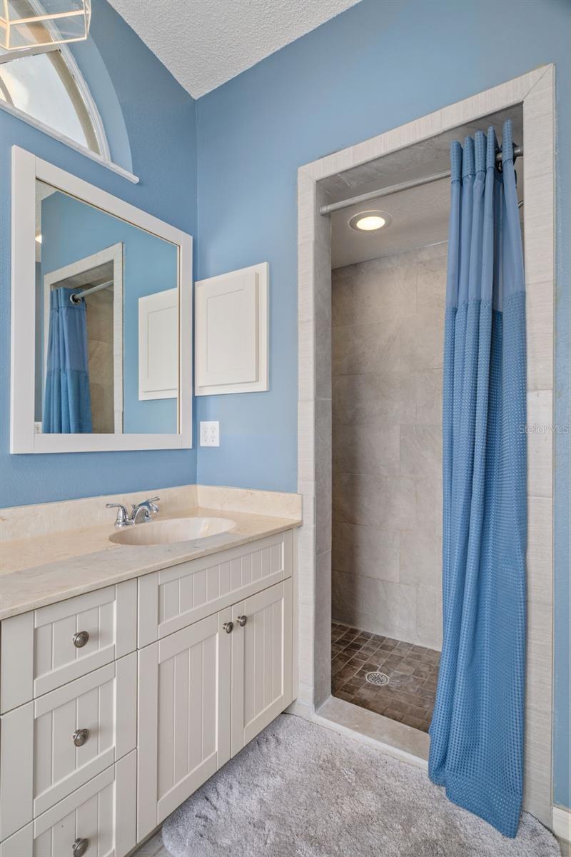 Listing photo id 26 for 33457 Westwood Drive