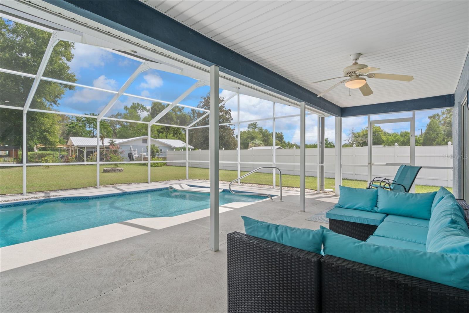 Listing photo id 1 for 33457 Westwood Drive