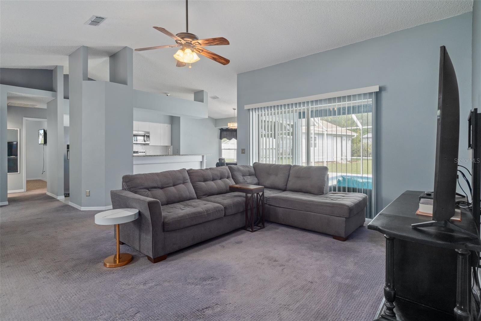 Listing photo id 5 for 33457 Westwood Drive