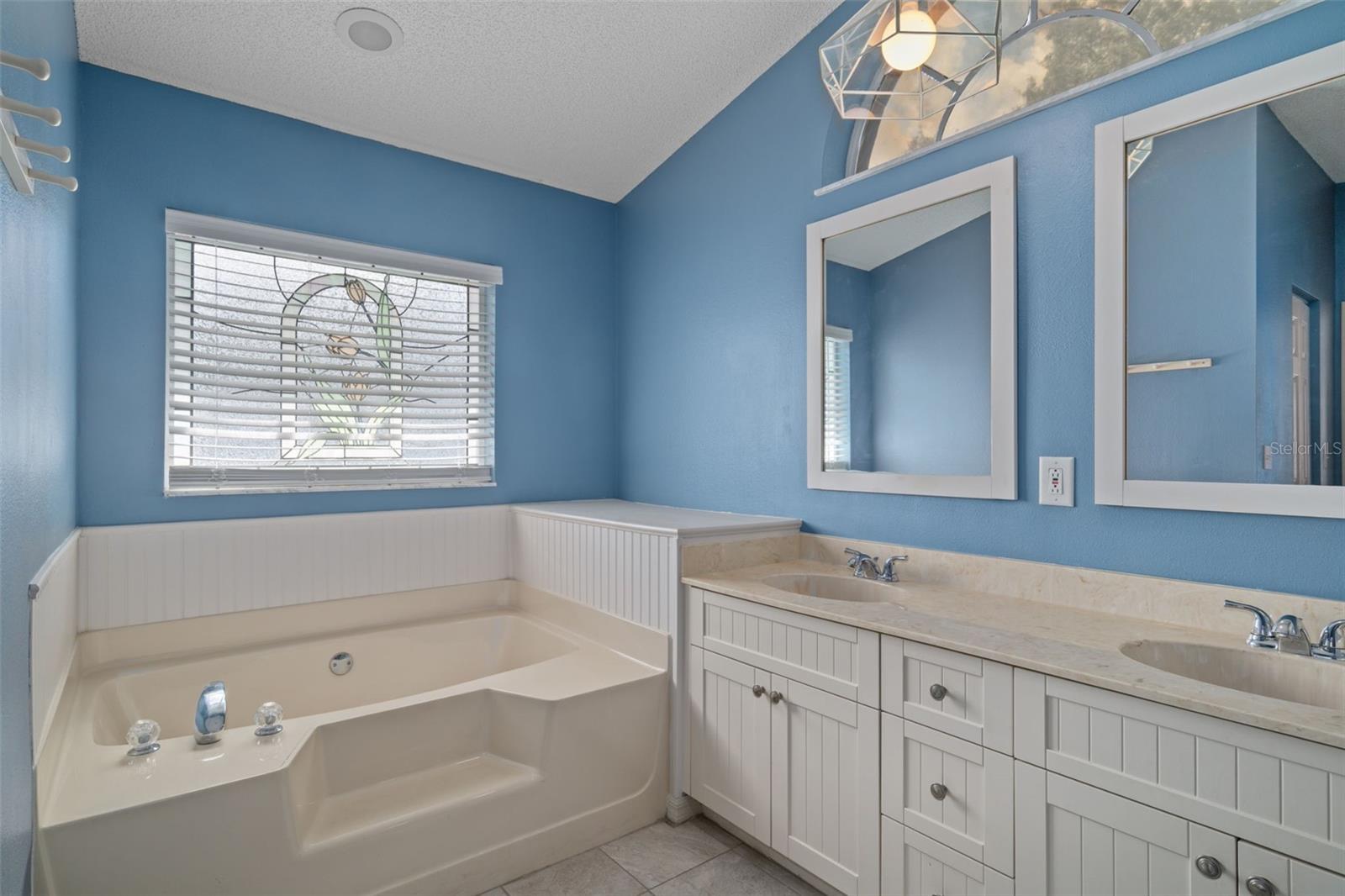 Listing photo id 7 for 33457 Westwood Drive
