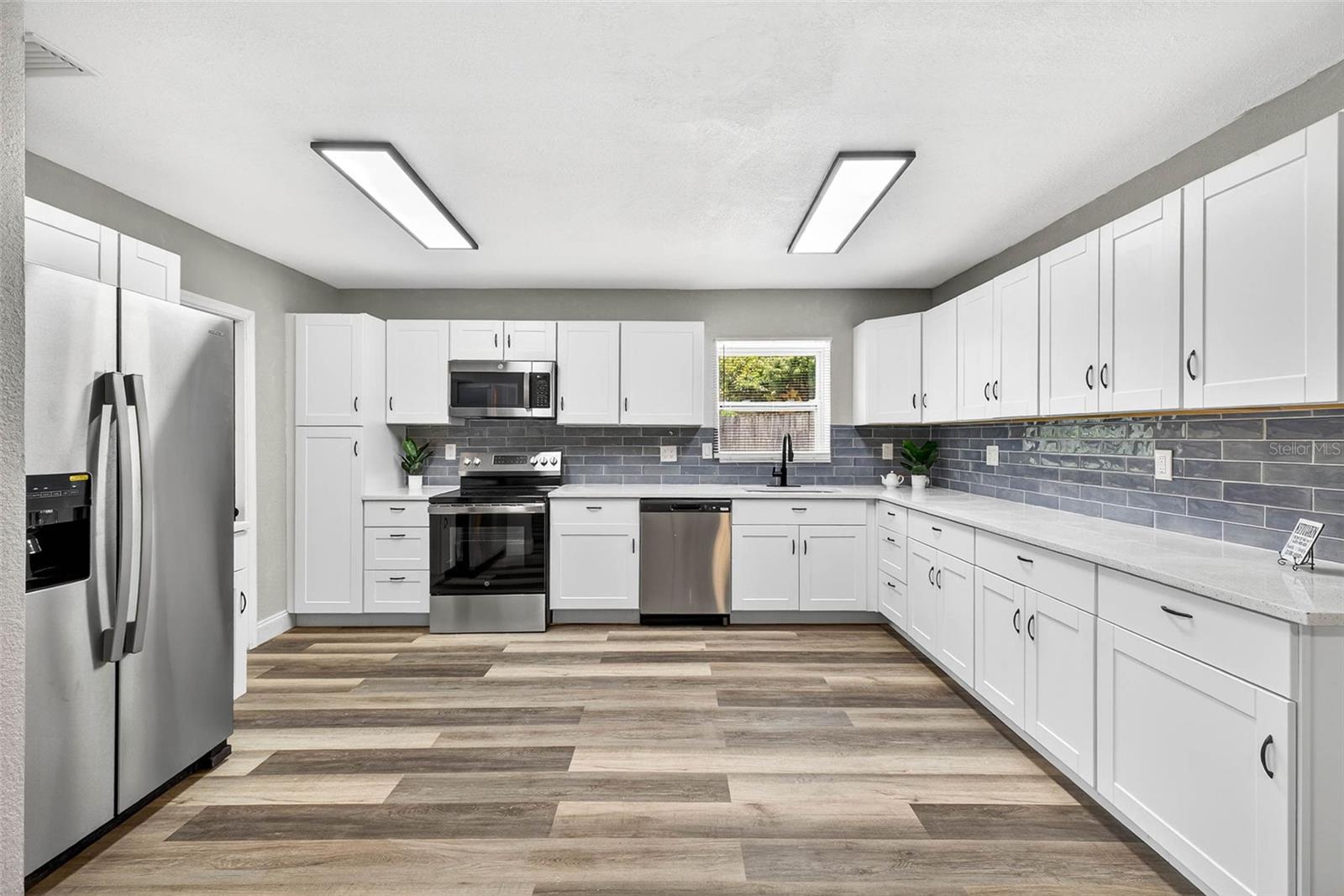 Image 7 of 30 For 6965 21st Street N