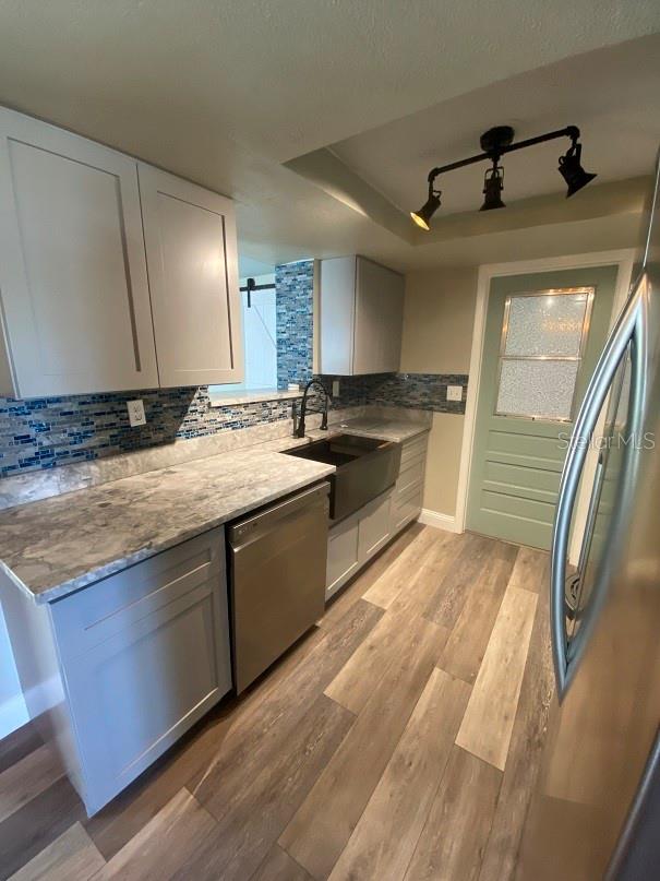 Image 6 of 18 For 6220 Glenwood Drive