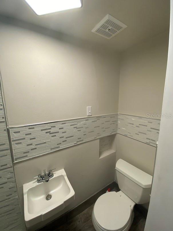 Image 9 of 18 For 6220 Glenwood Drive