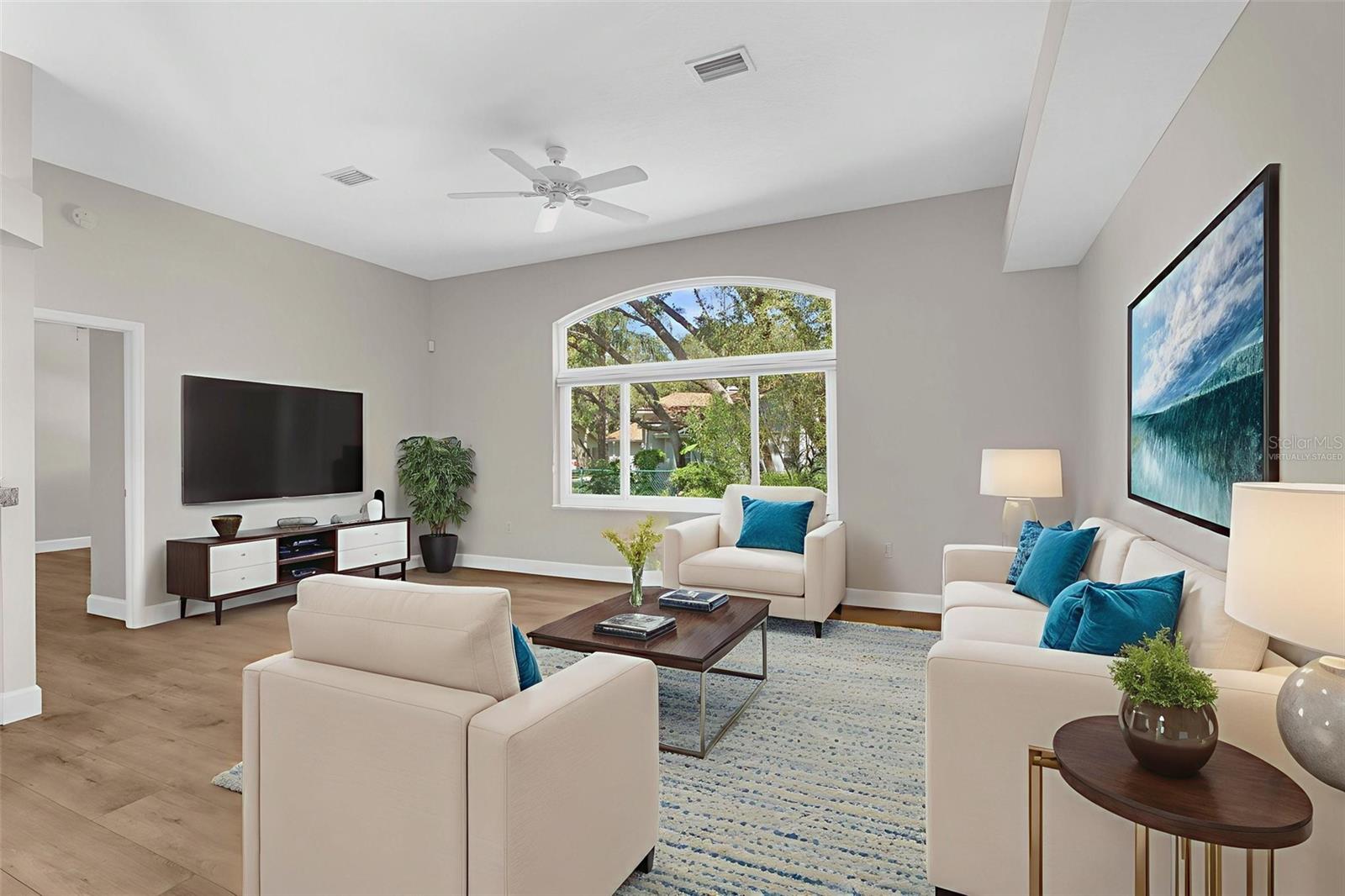 Listing photo id 14 for 14025 Warm Springs Court