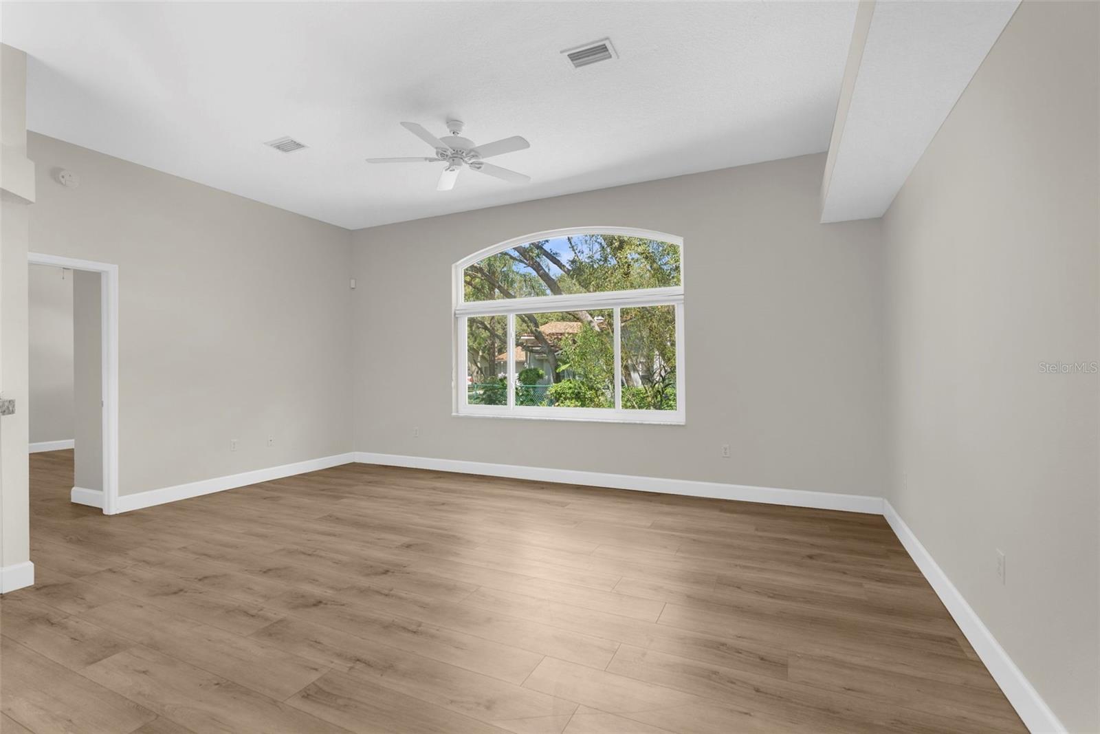 Listing photo id 15 for 14025 Warm Springs Court