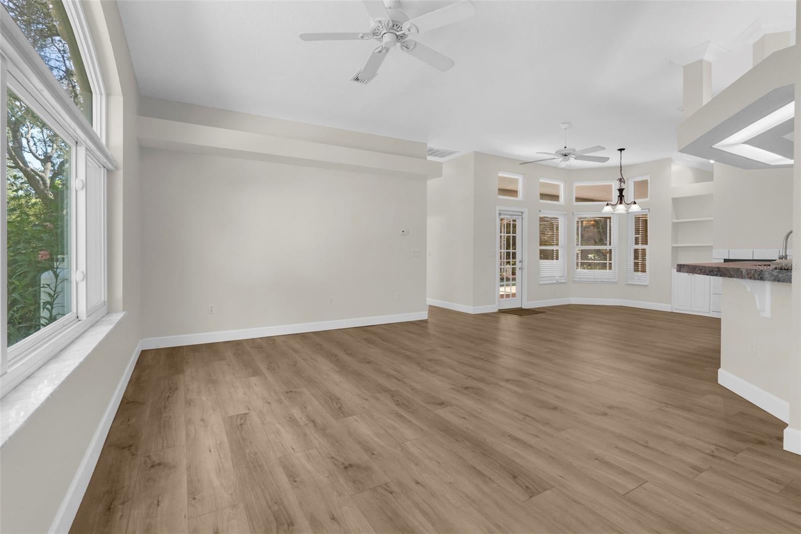Listing photo id 18 for 14025 Warm Springs Court